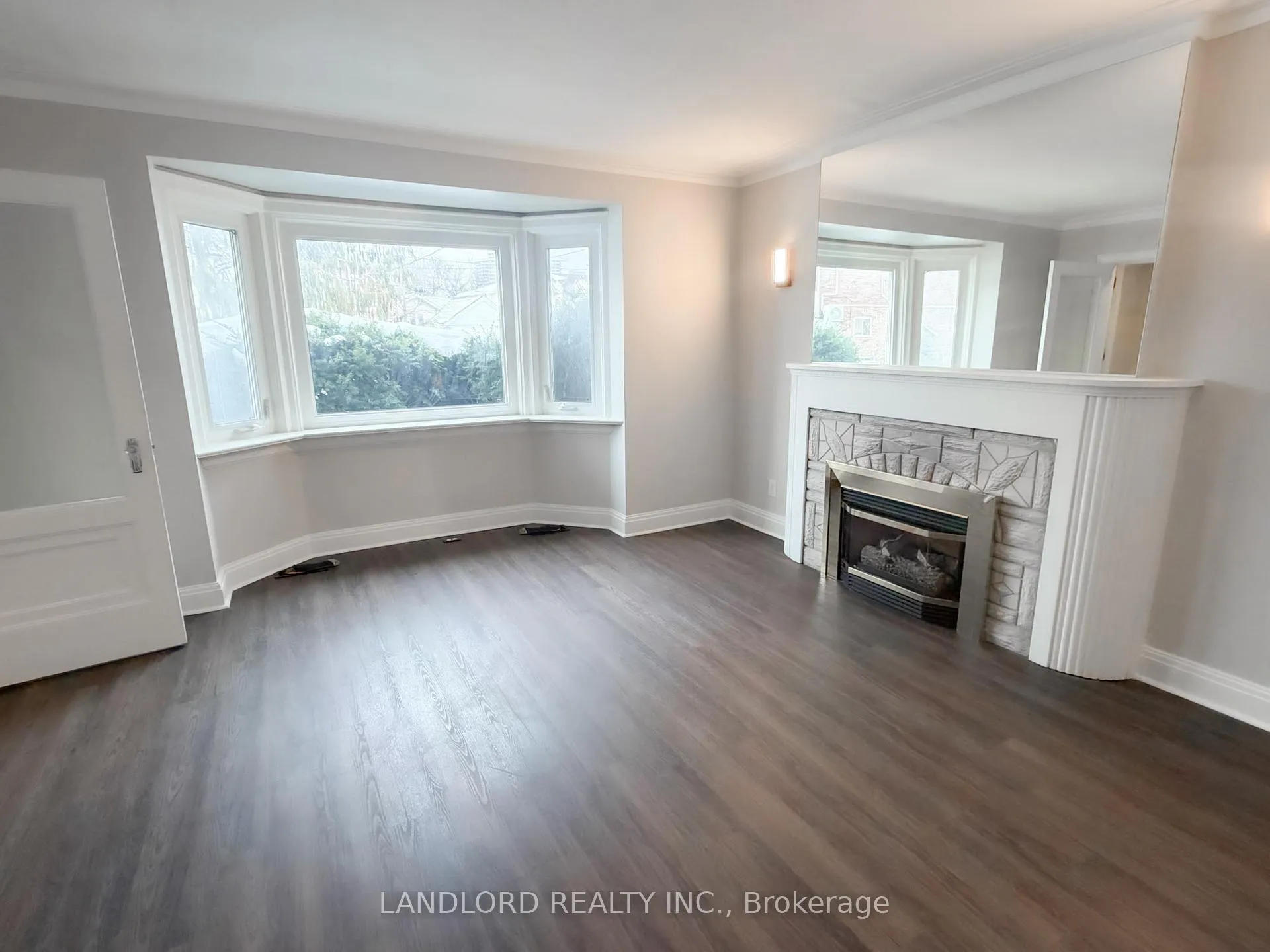 Photo 6 of 3 Davies Crescent, Toronto, East York — HOMEH