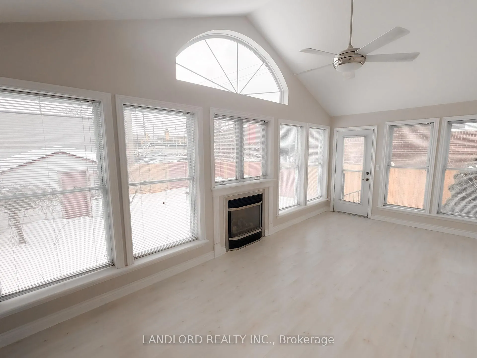 Photo 9 of 3 Davies Crescent, Toronto, East York — HOMEH