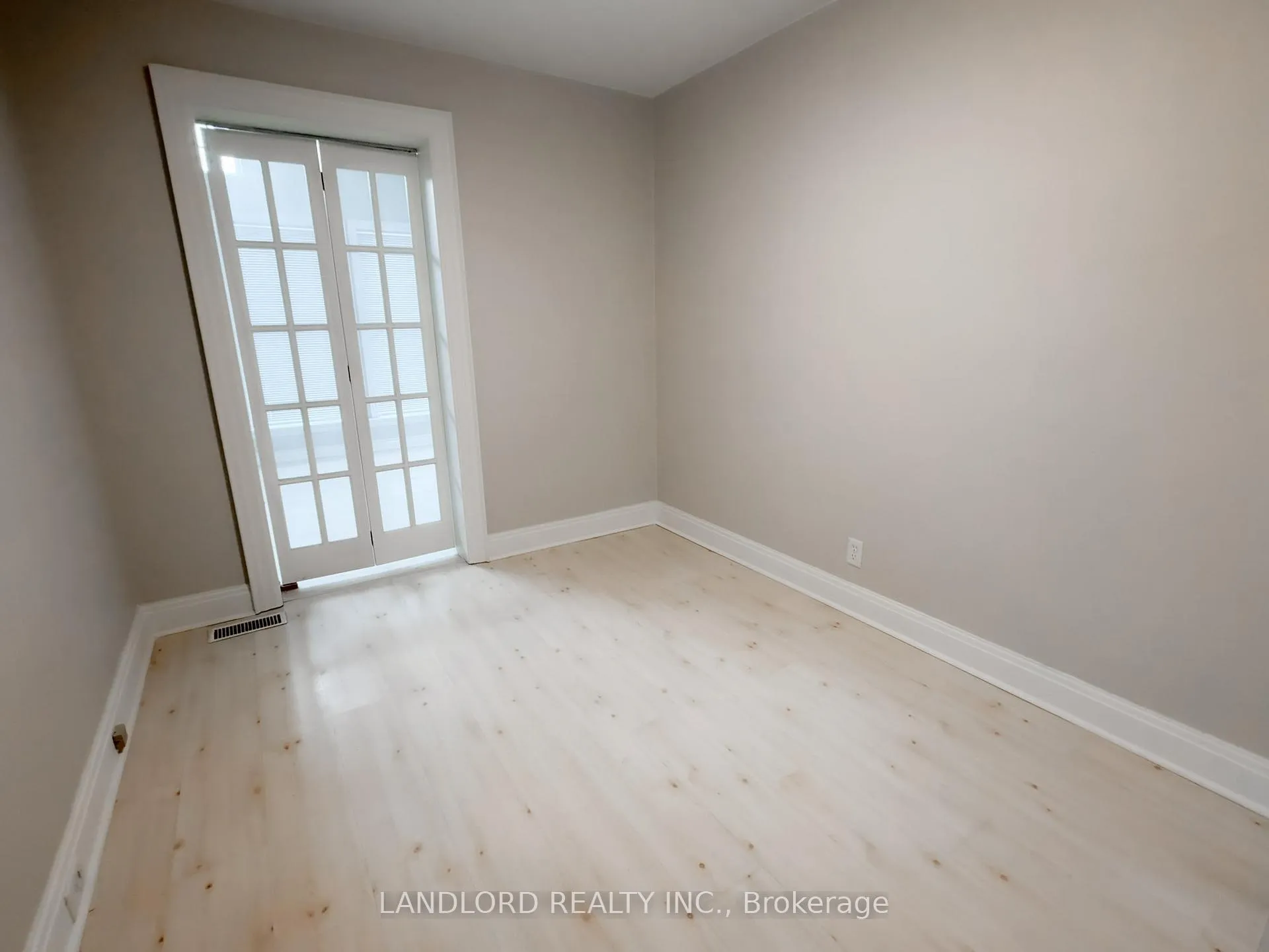 Photo 14 of 3 Davies Crescent, Toronto, East York — HOMEH
