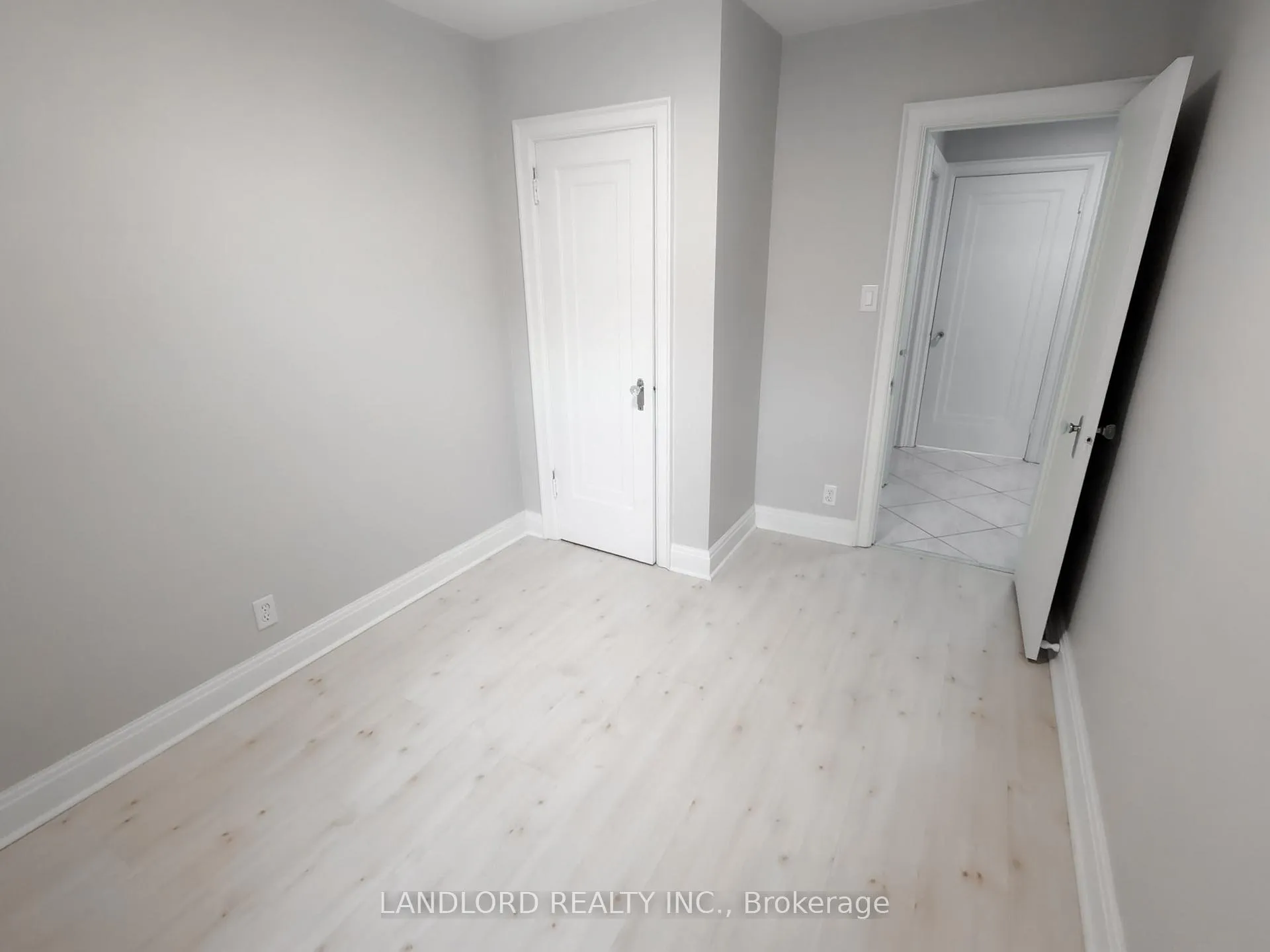 Photo 15 of 3 Davies Crescent, Toronto, East York — HOMEH