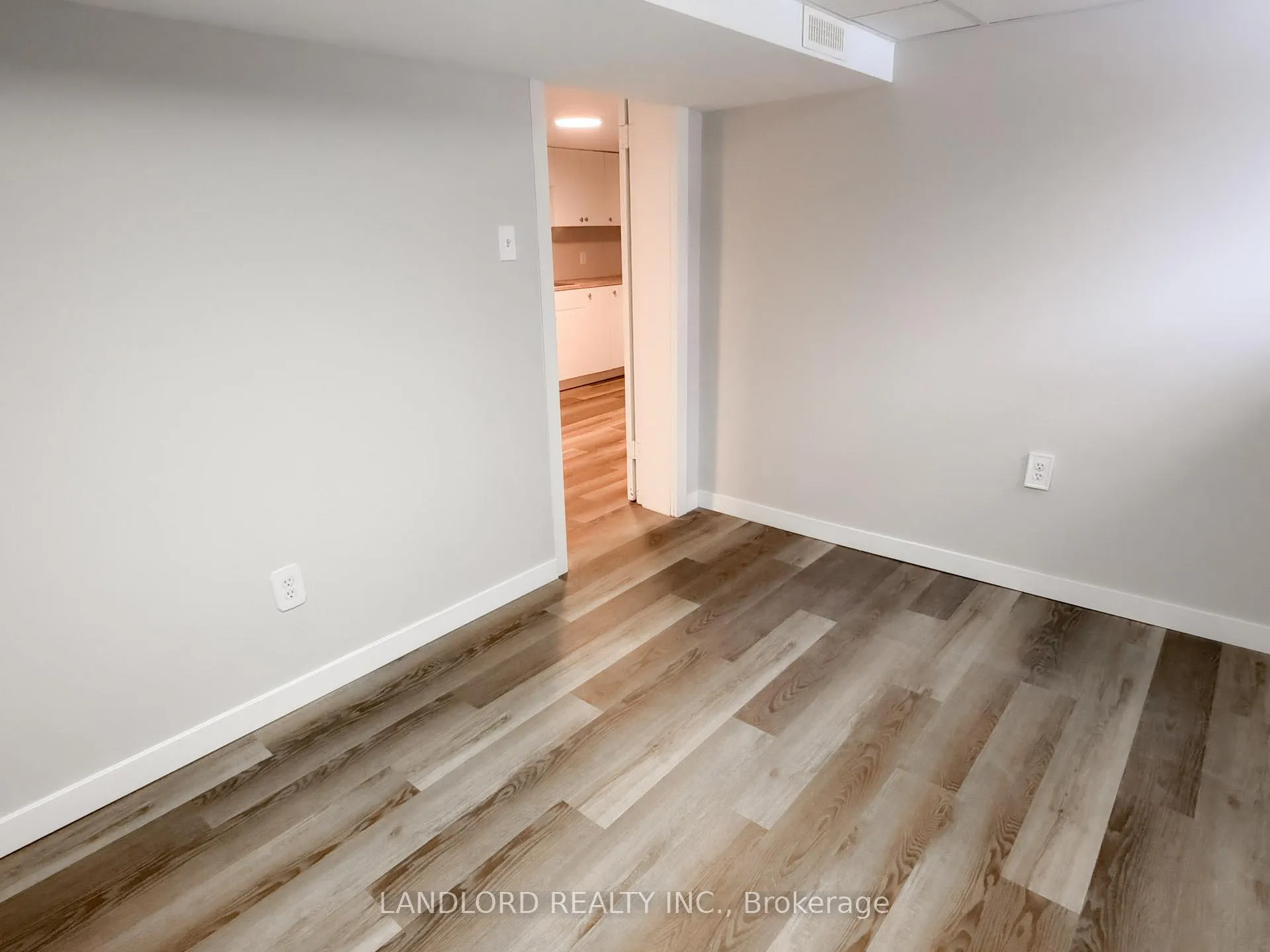Photo 24 of 3 Davies Crescent, Toronto, East York — HOMEH