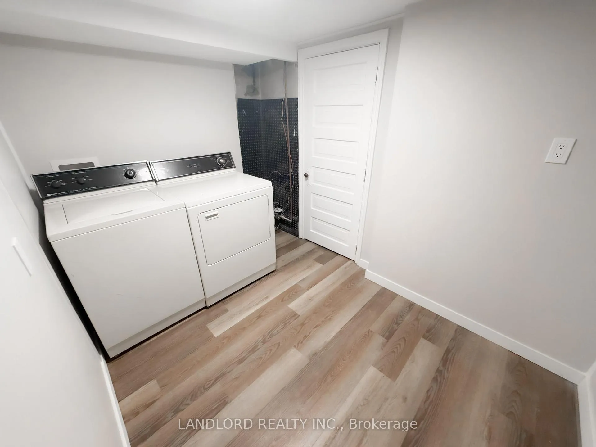 Photo 28 of 3 Davies Crescent, Toronto, East York — HOMEH