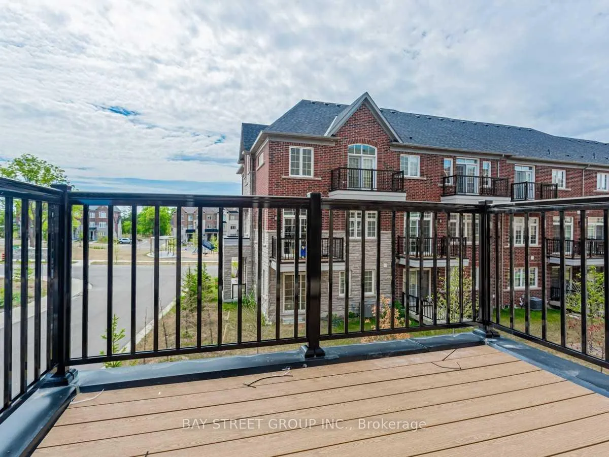 Photo 4 of 29 Creekvalley Lane, Markham, Angus Glen — HOMEH
