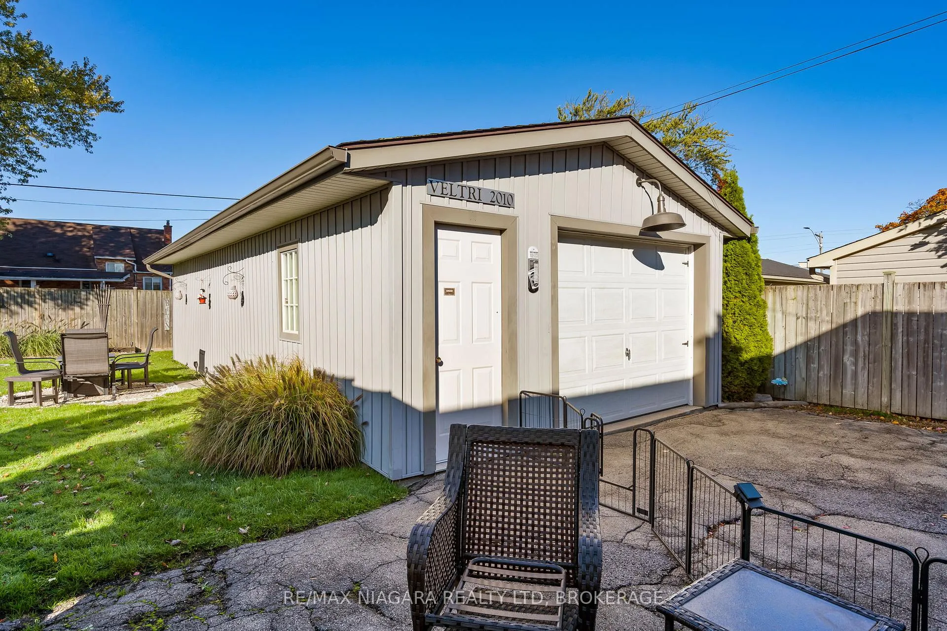 Photo 2 of 85 Golden Boulevard W, Welland, Lincoln/Crowland — HOMEH