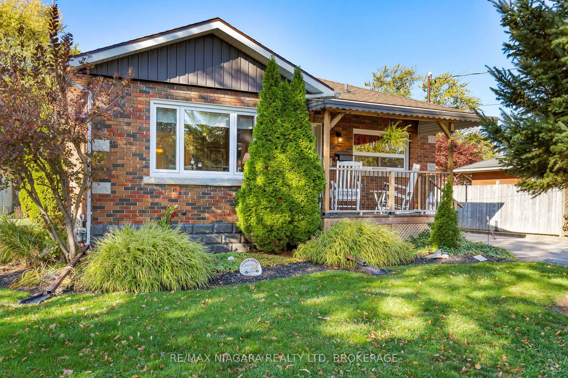 Photo 3 of 85 Golden Boulevard W, Welland, Lincoln/Crowland — HOMEH