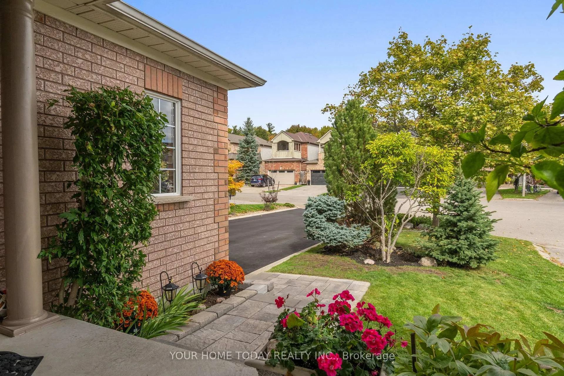 Photo 5 of 114 Russell Street, Halton Hills, Georgetown — HOMEH