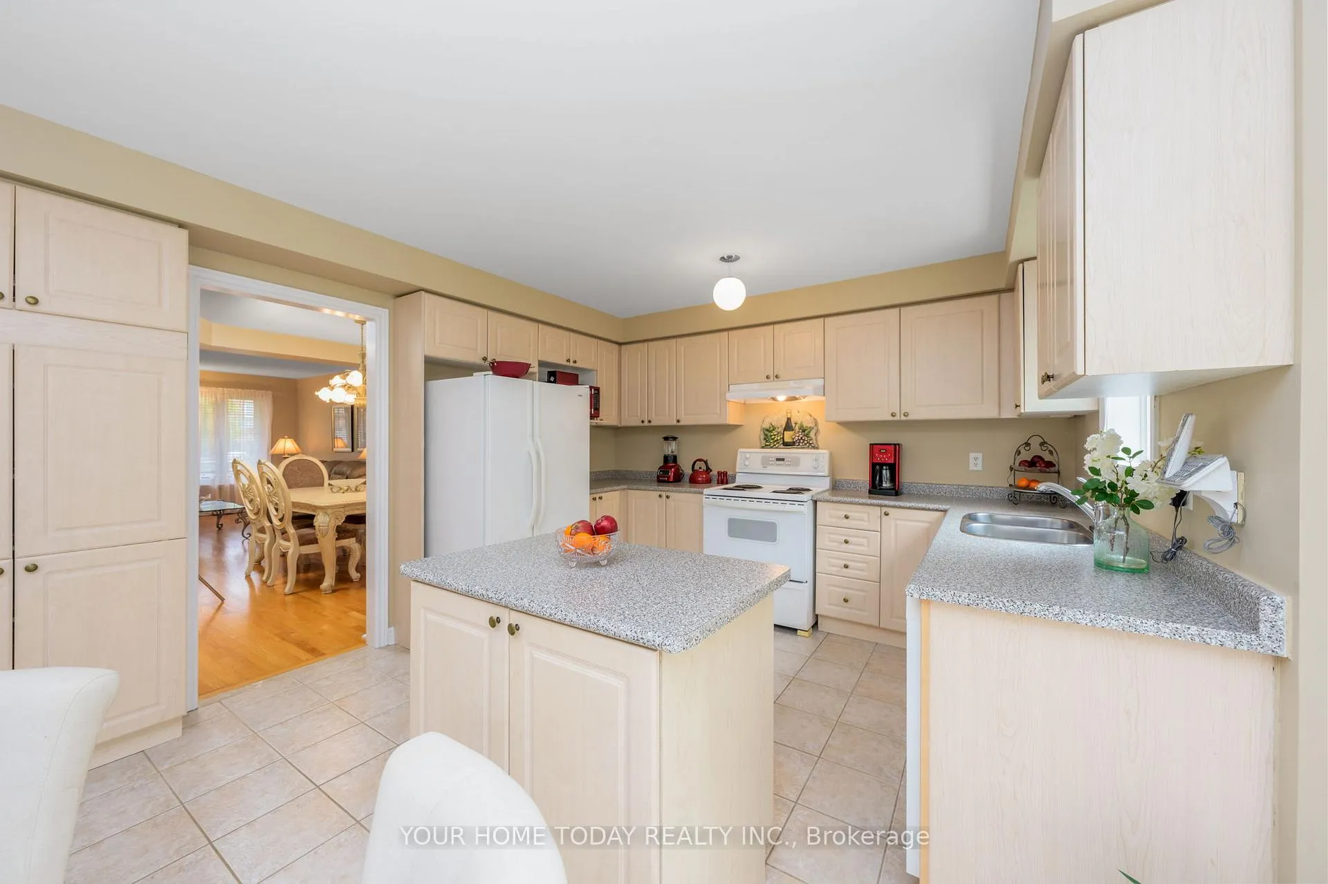 Photo 12 of 114 Russell Street, Halton Hills, Georgetown — HOMEH
