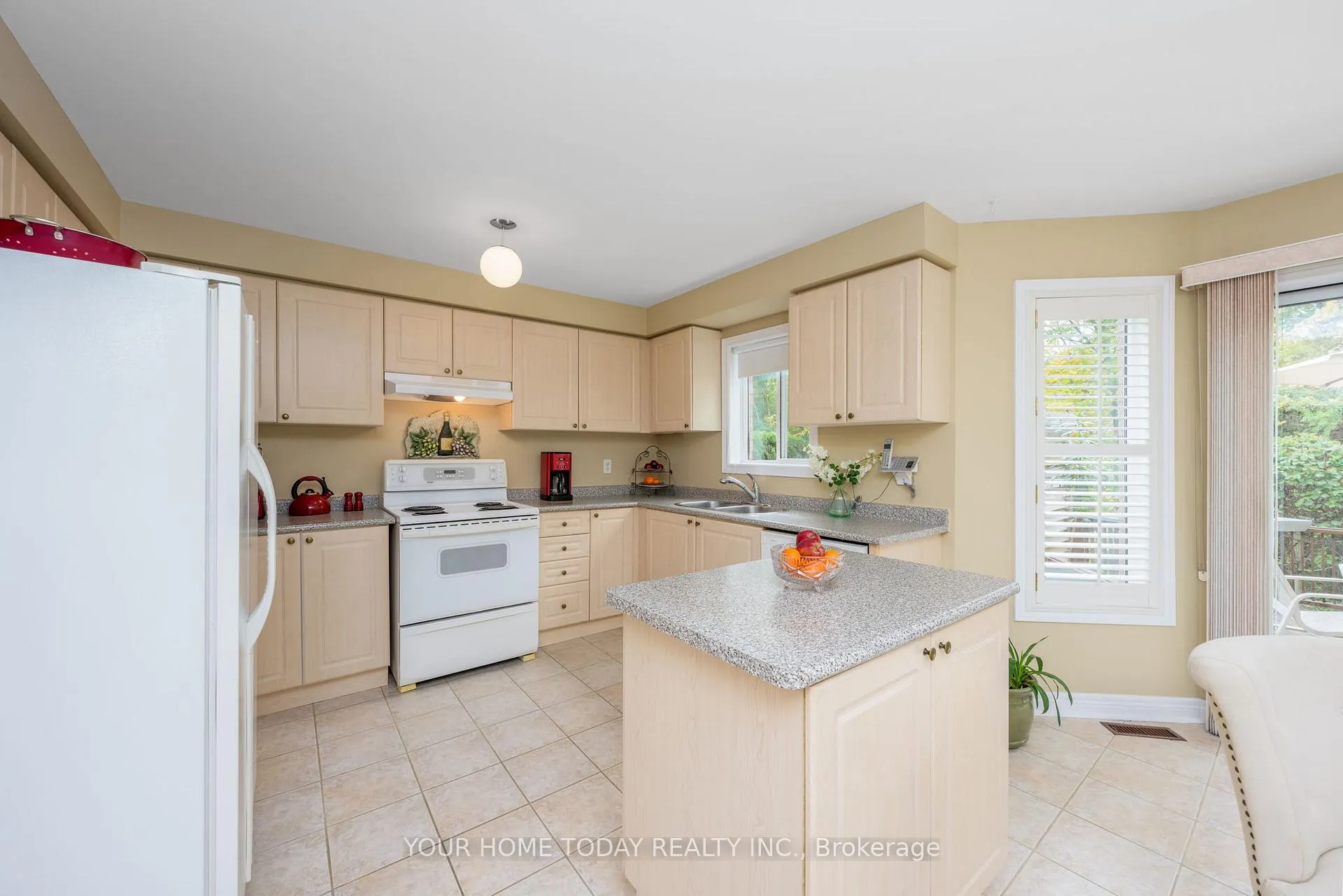 Photo 13 of 114 Russell Street, Halton Hills, Georgetown — HOMEH