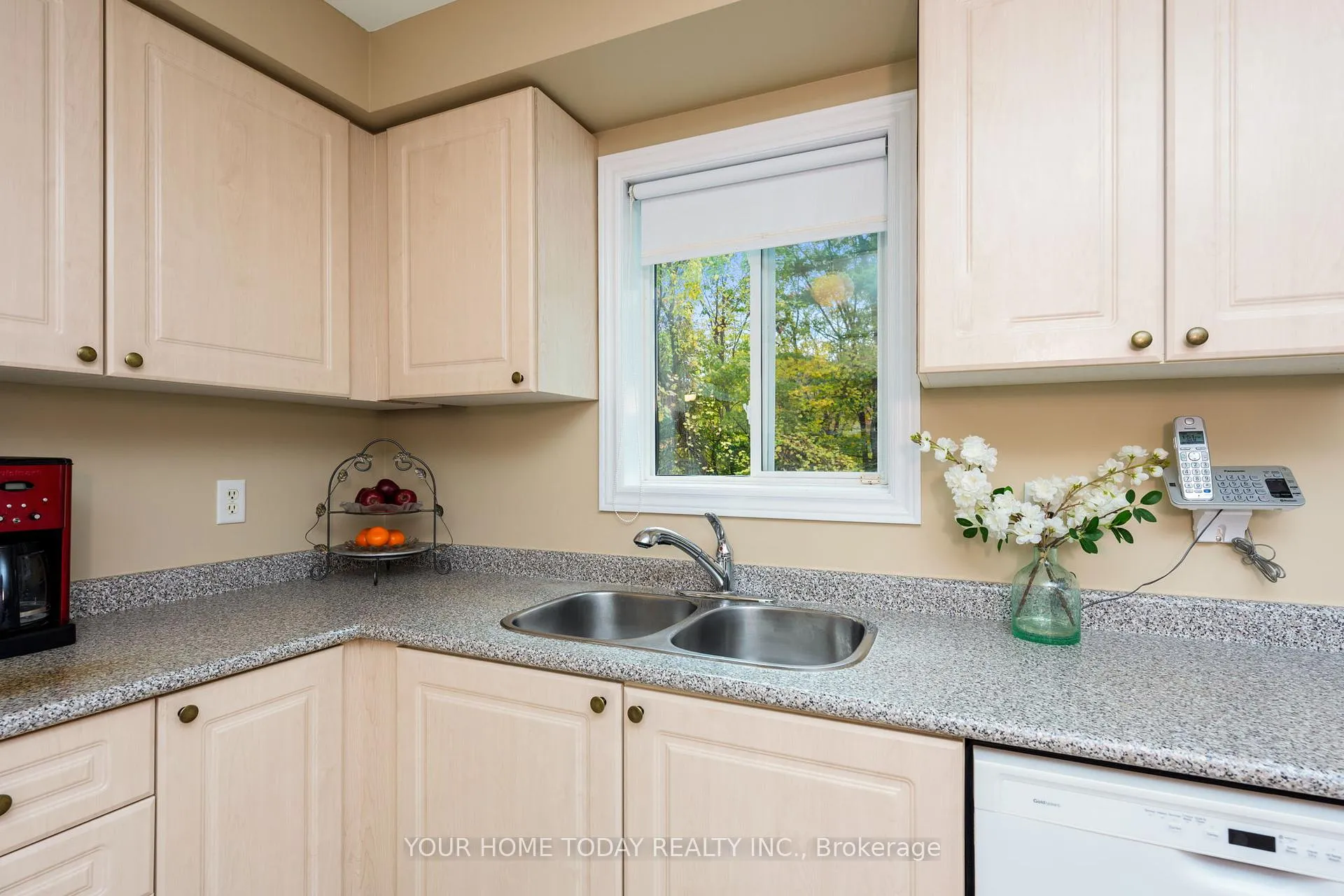 Photo 14 of 114 Russell Street, Halton Hills, Georgetown — HOMEH