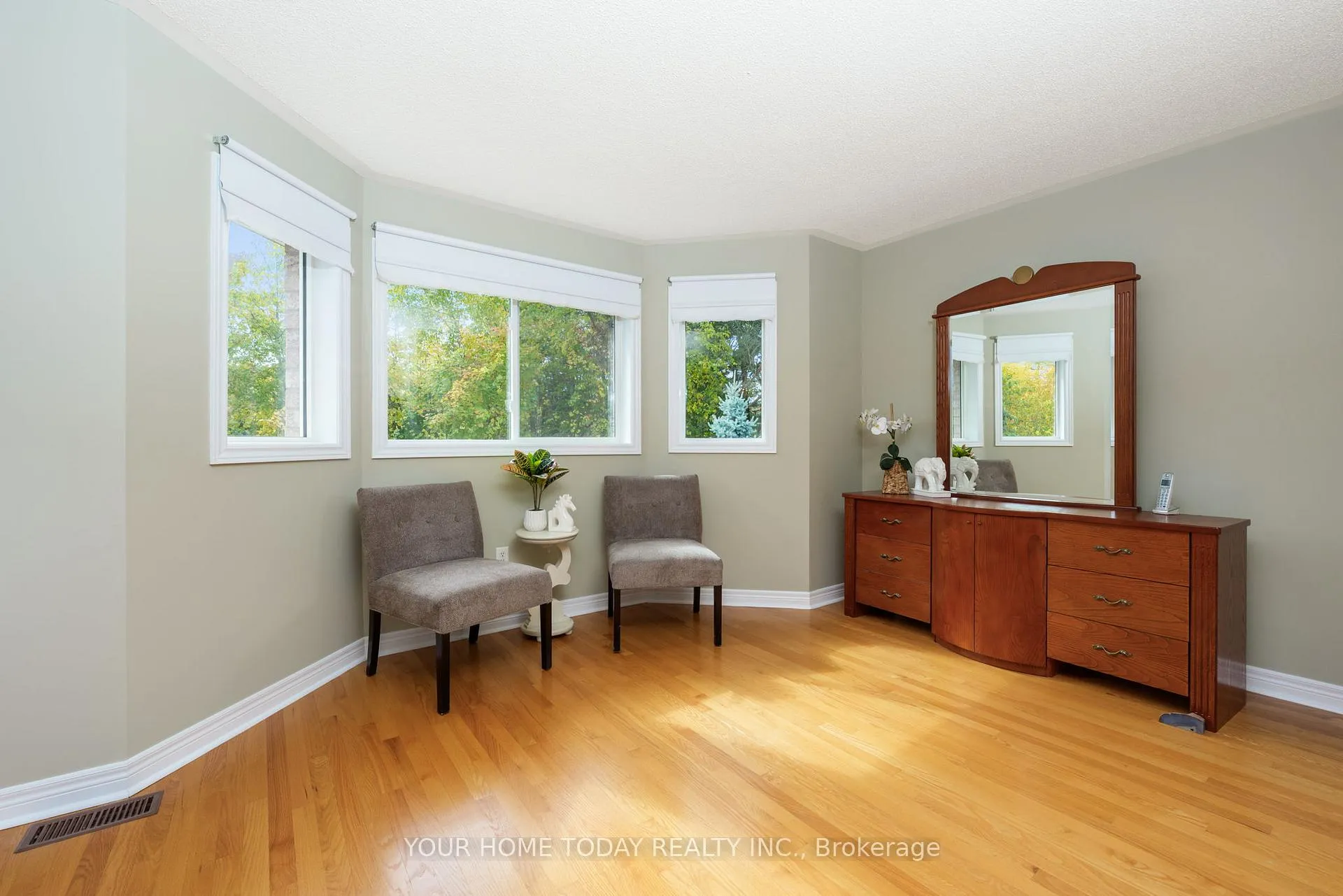 Photo 25 of 114 Russell Street, Halton Hills, Georgetown — HOMEH