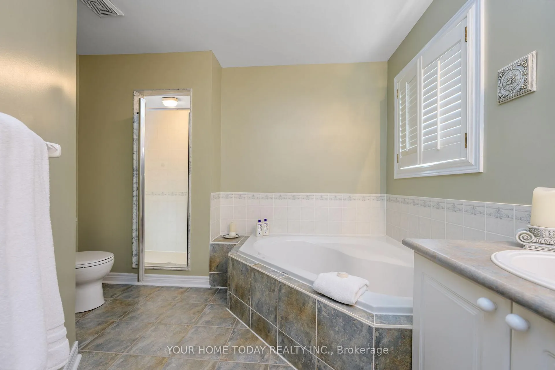 Photo 29 of 114 Russell Street, Halton Hills, Georgetown — HOMEH