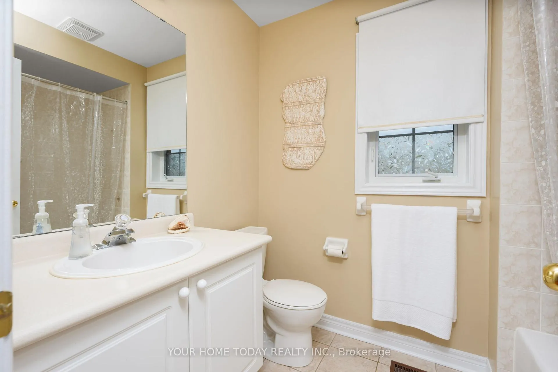 Photo 32 of 114 Russell Street, Halton Hills, Georgetown — HOMEH