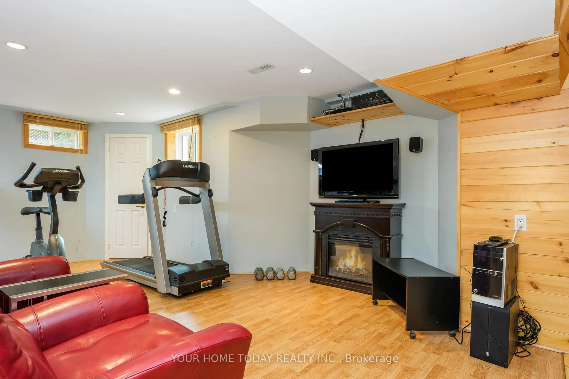 Photo 36 of 114 Russell Street, Halton Hills, Georgetown — HOMEH