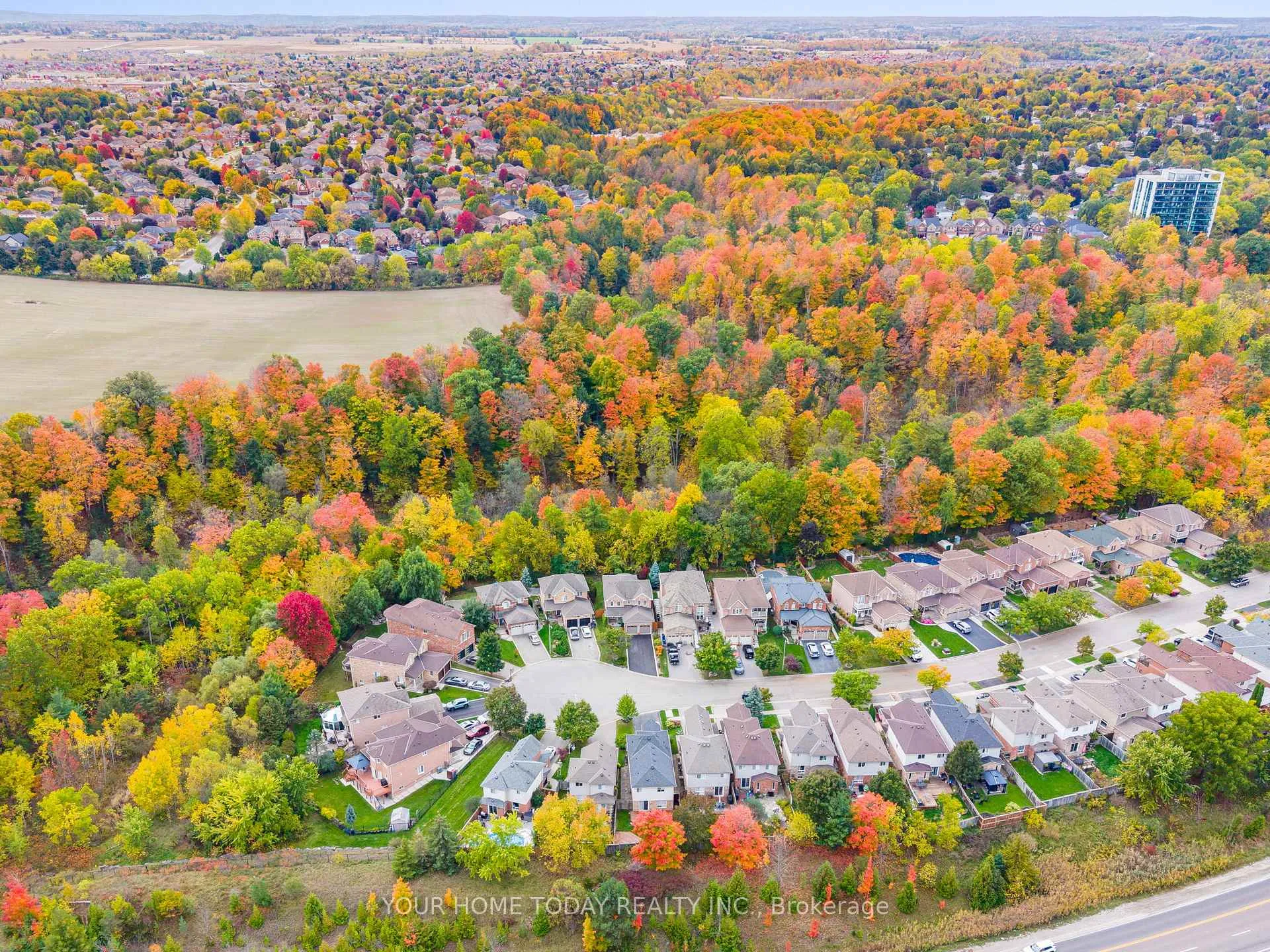 Photo 43 of 114 Russell Street, Halton Hills, Georgetown — HOMEH