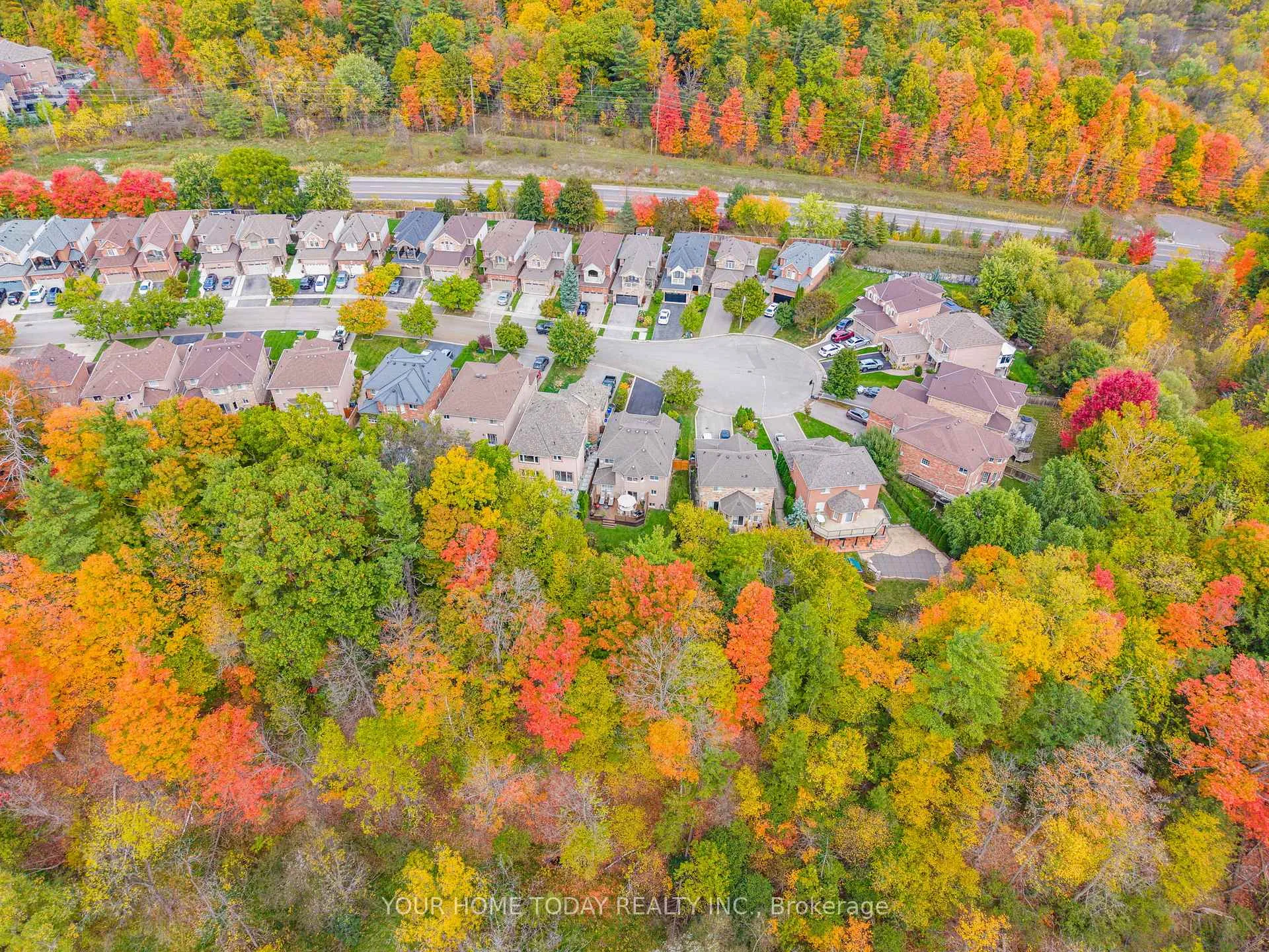 Photo 44 of 114 Russell Street, Halton Hills, Georgetown — HOMEH