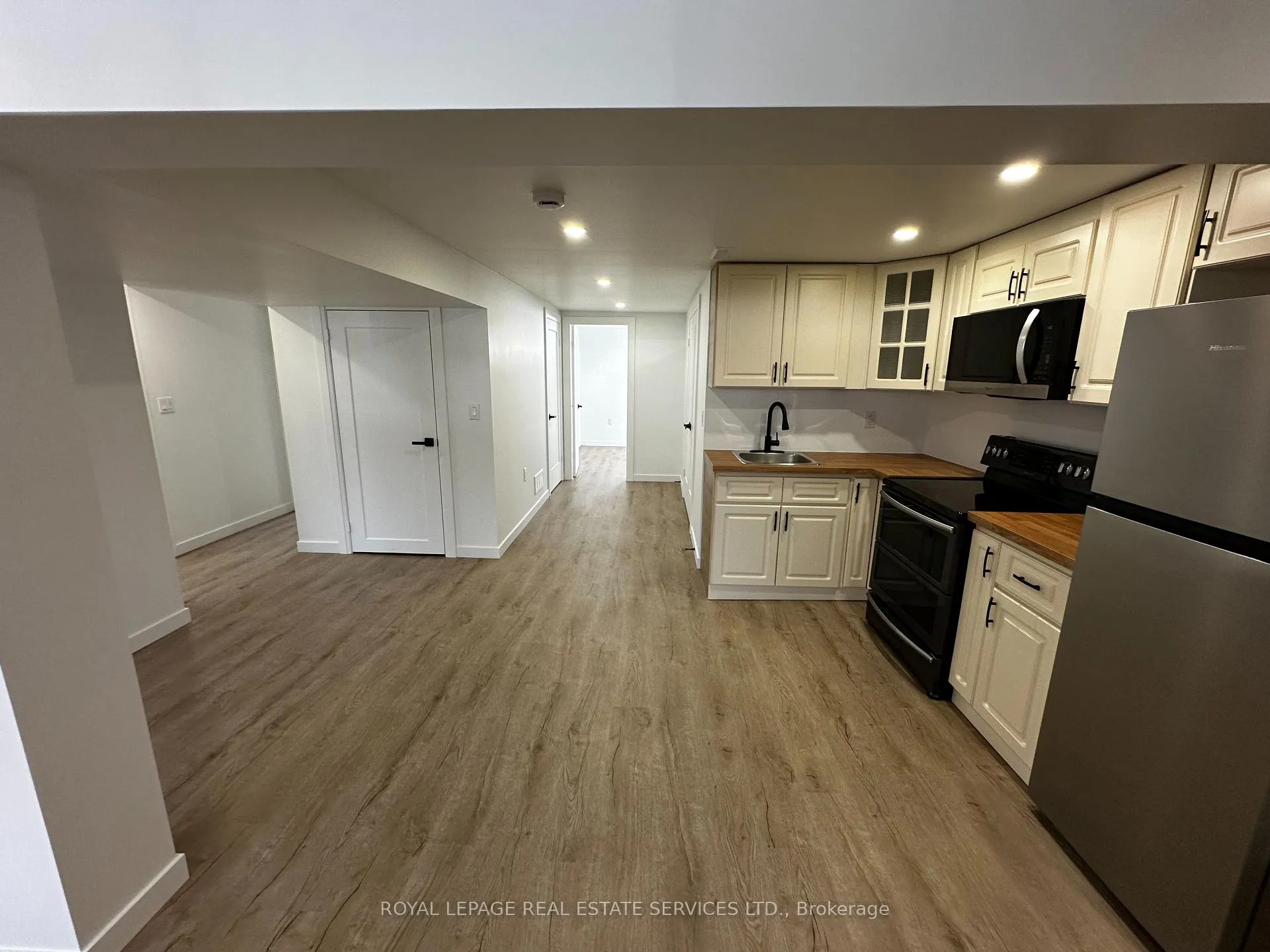 Front of Unit Lower, 35 Karen Crescent