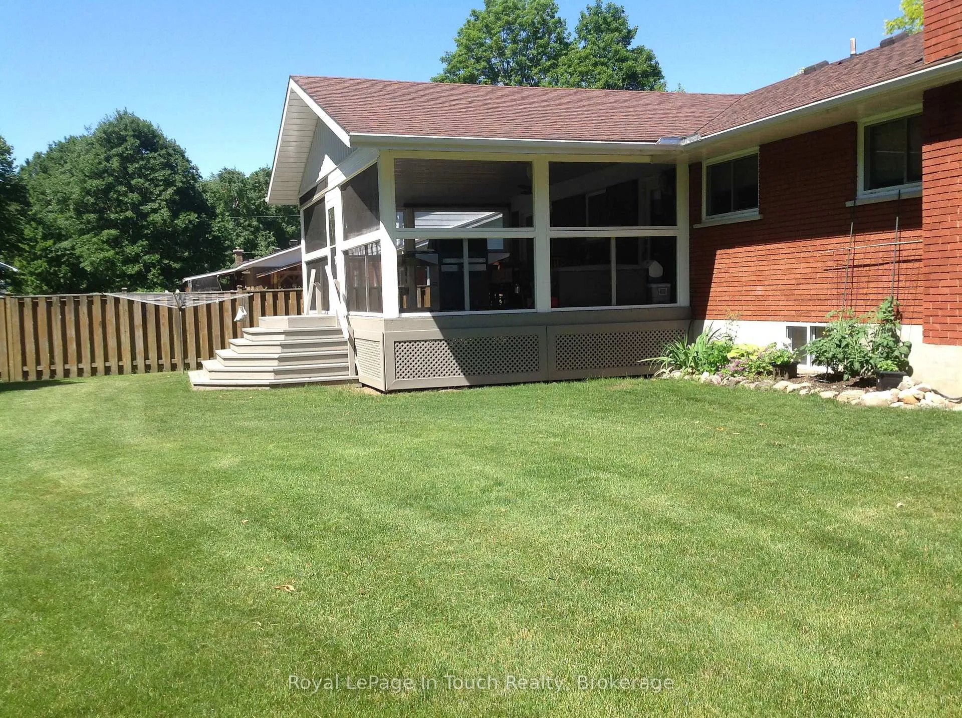 Photo 2 of 19 Maplegate Road, Tiny, Wyevale — HOMEH