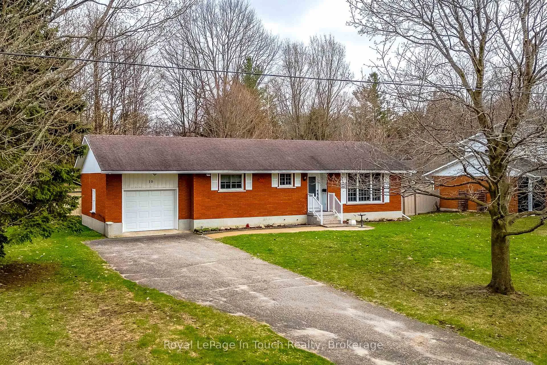 Photo 1 of 19 Maplegate Road, Tiny, Wyevale — HOMEH