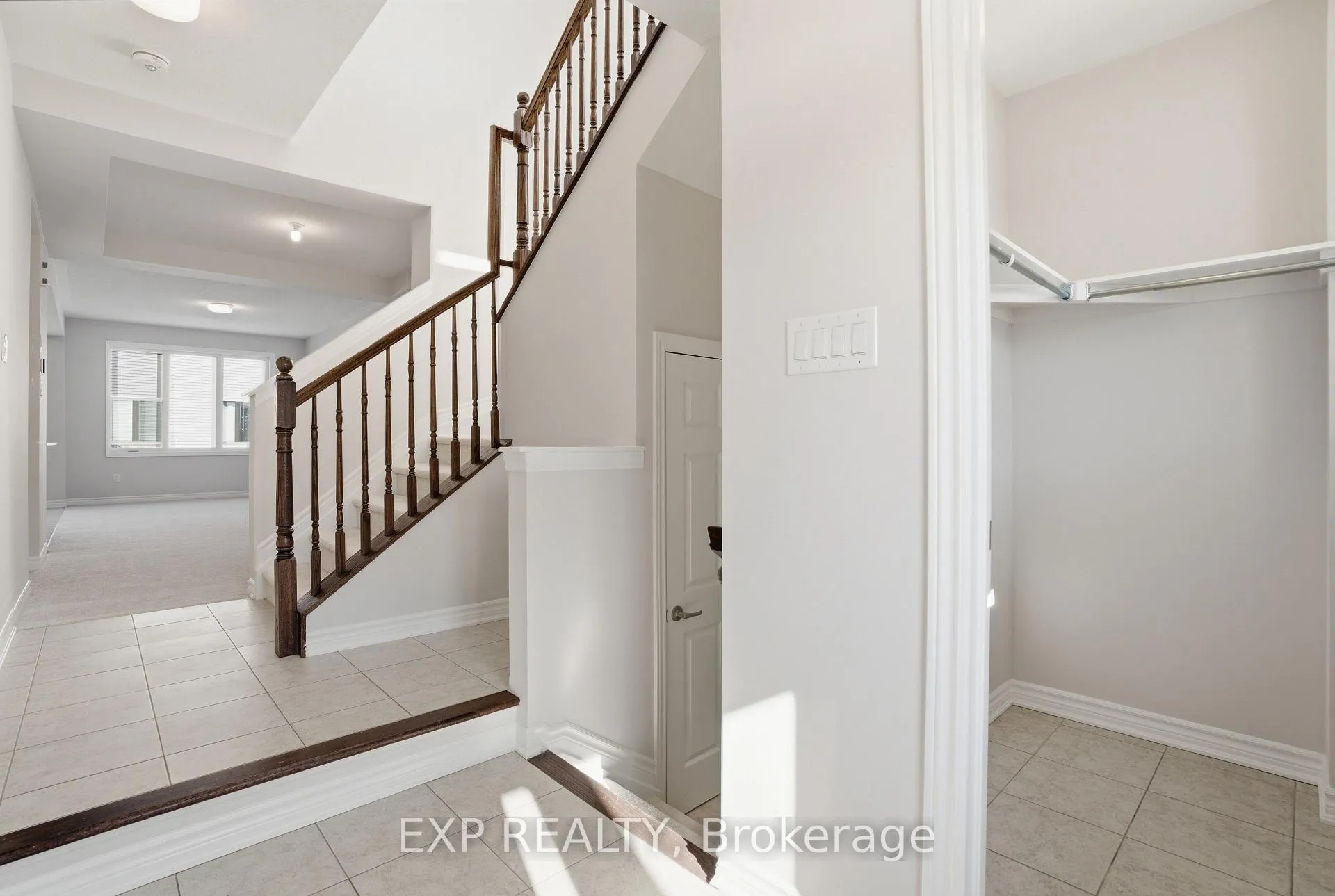 Photo 2 of 714 Derreen Avenue, Ottawa, Stittsville (North) — HOMEH