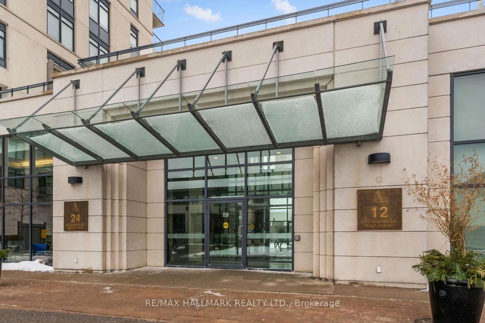 Photo 3 of Unit 902, 12 Woodstream Boulevard, Vaughan, Vaughan Grove — HOMEH