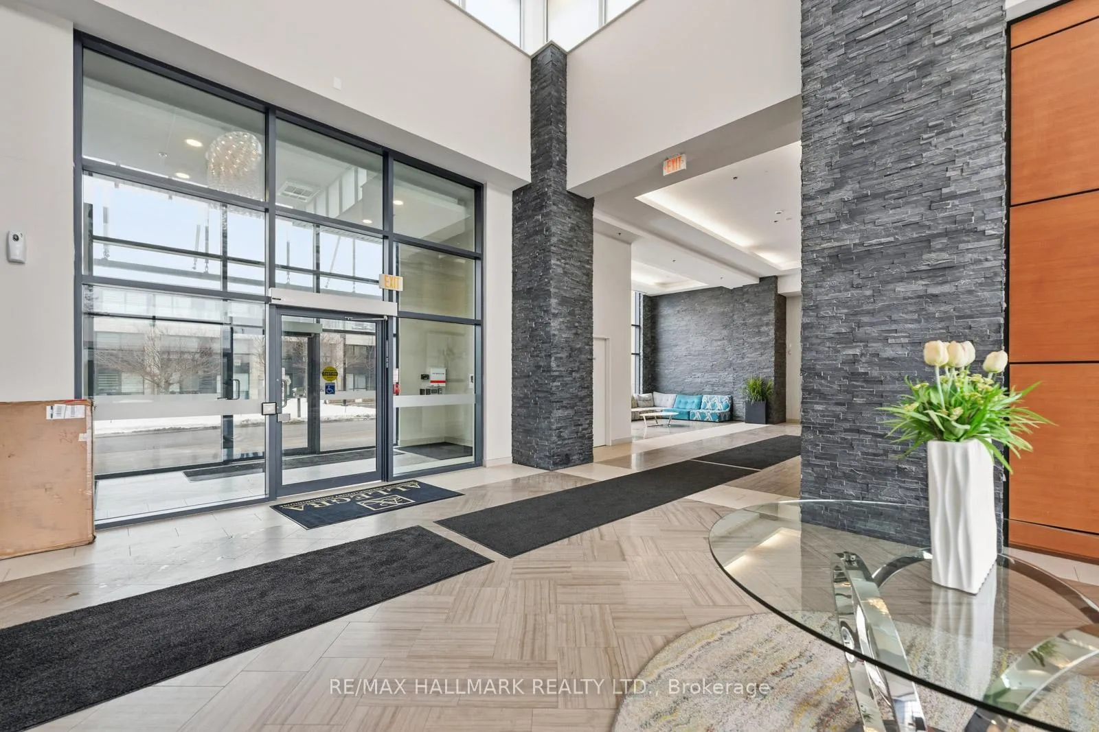 Photo 5 of Unit 902, 12 Woodstream Boulevard, Vaughan, Vaughan Grove — HOMEH