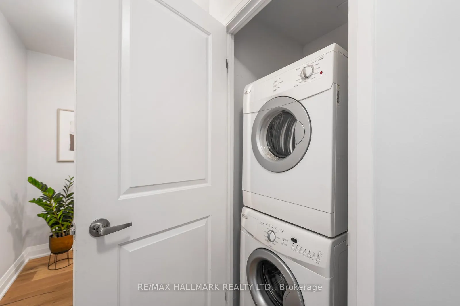 Photo 13 of Unit 902, 12 Woodstream Boulevard, Vaughan, Vaughan Grove — HOMEH
