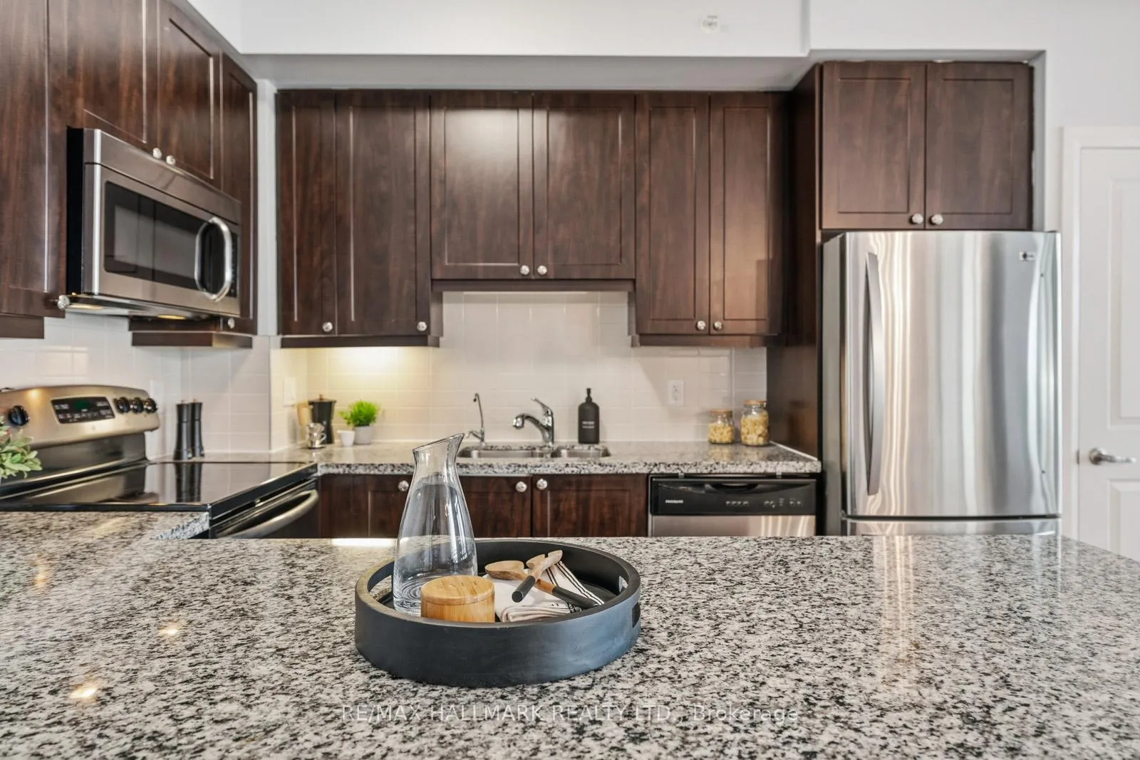 Photo 21 of Unit 902, 12 Woodstream Boulevard, Vaughan, Vaughan Grove — HOMEH
