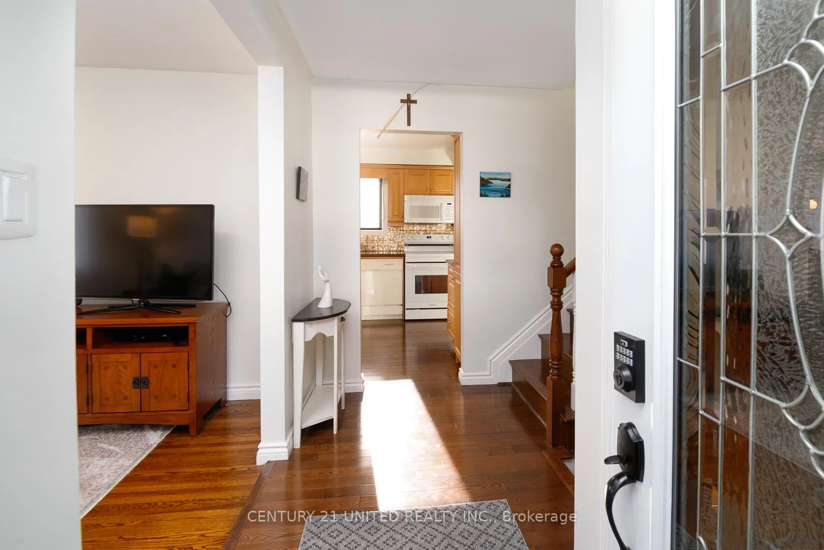 Photo 3 of 1002 Albany Court, Peterborough, Ashburnham Ward 4 — HOMEH