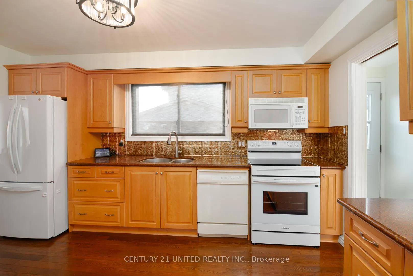 Photo 7 of 1002 Albany Court, Peterborough, Ashburnham Ward 4 — HOMEH