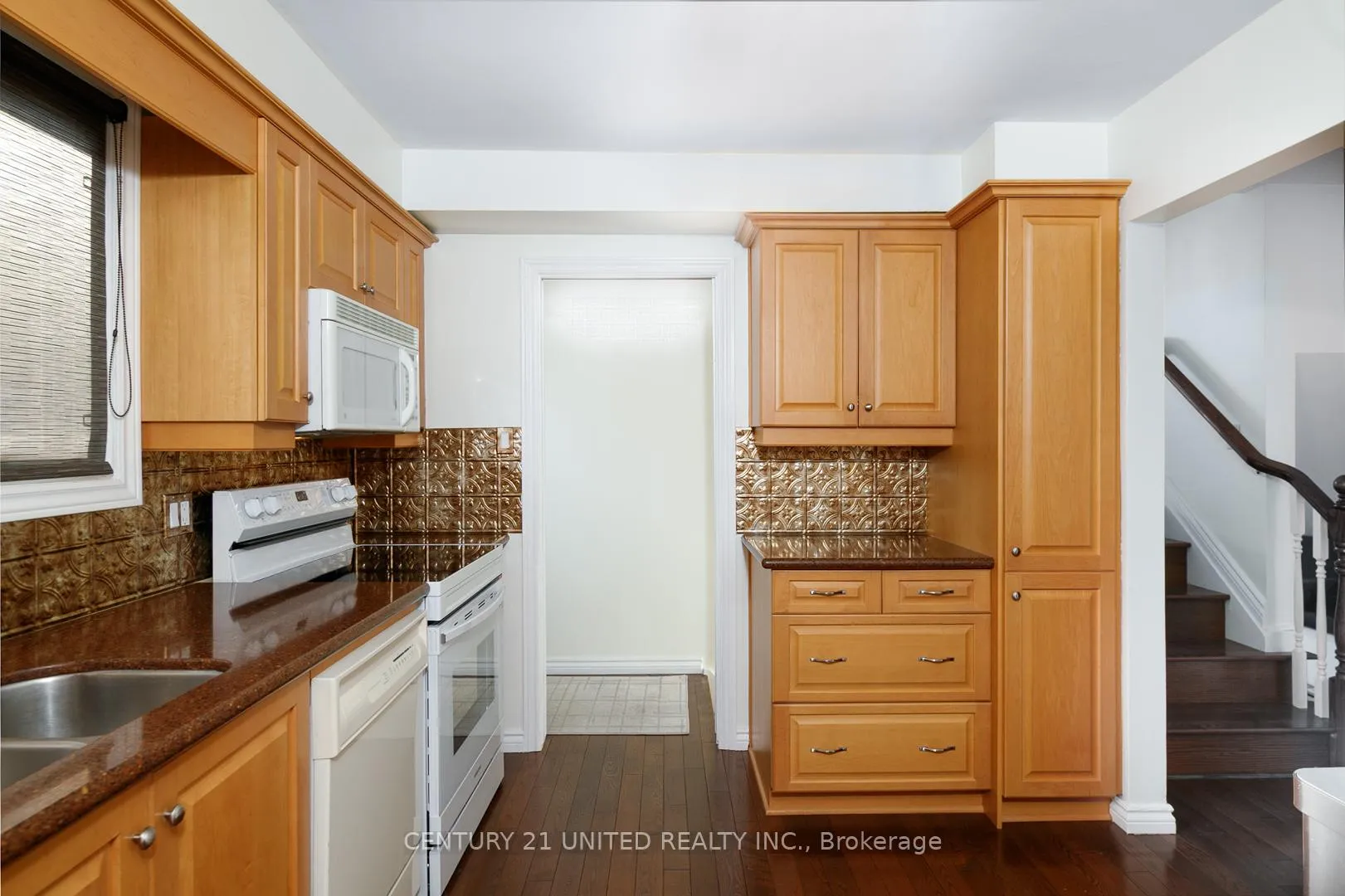 Photo 9 of 1002 Albany Court, Peterborough, Ashburnham Ward 4 — HOMEH