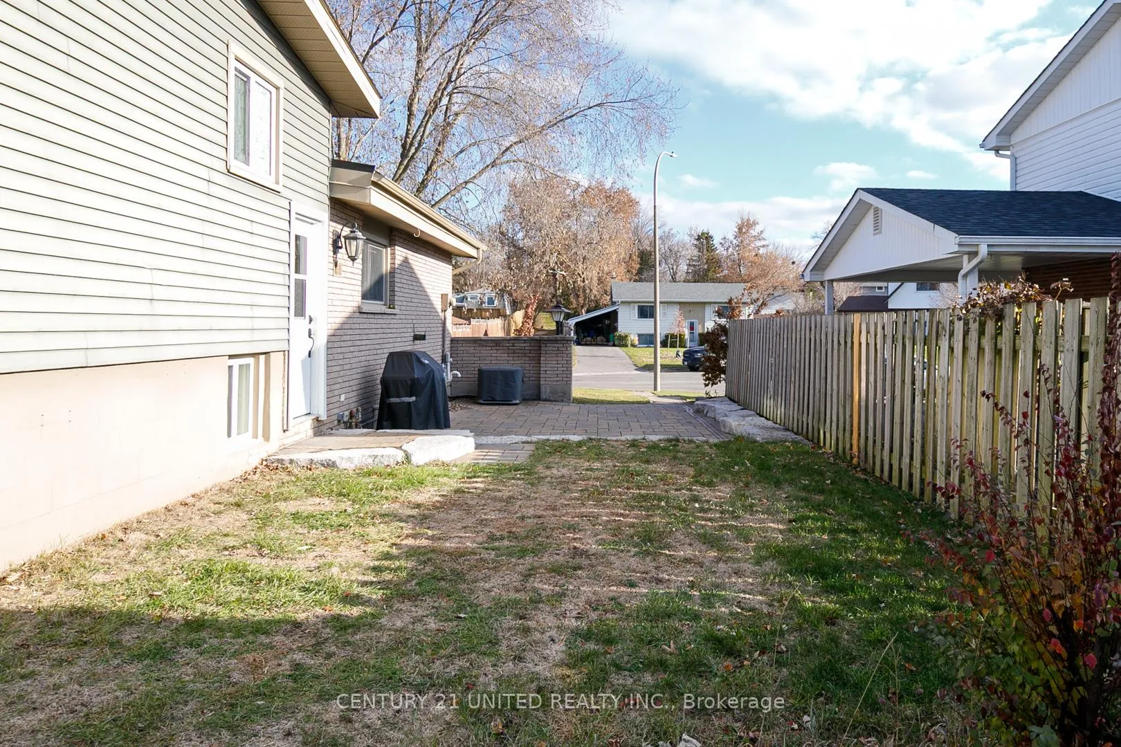 Photo 29 of 1002 Albany Court, Peterborough, Ashburnham Ward 4 — HOMEH