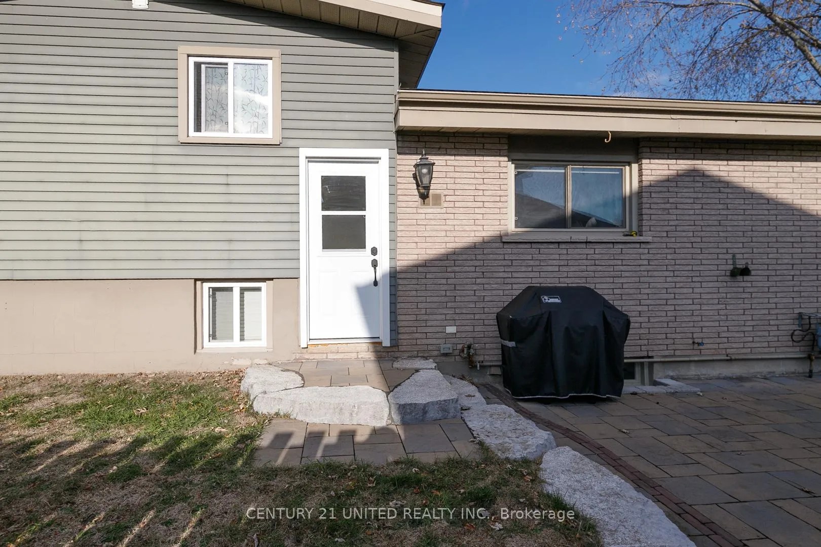 Photo 30 of 1002 Albany Court, Peterborough, Ashburnham Ward 4 — HOMEH