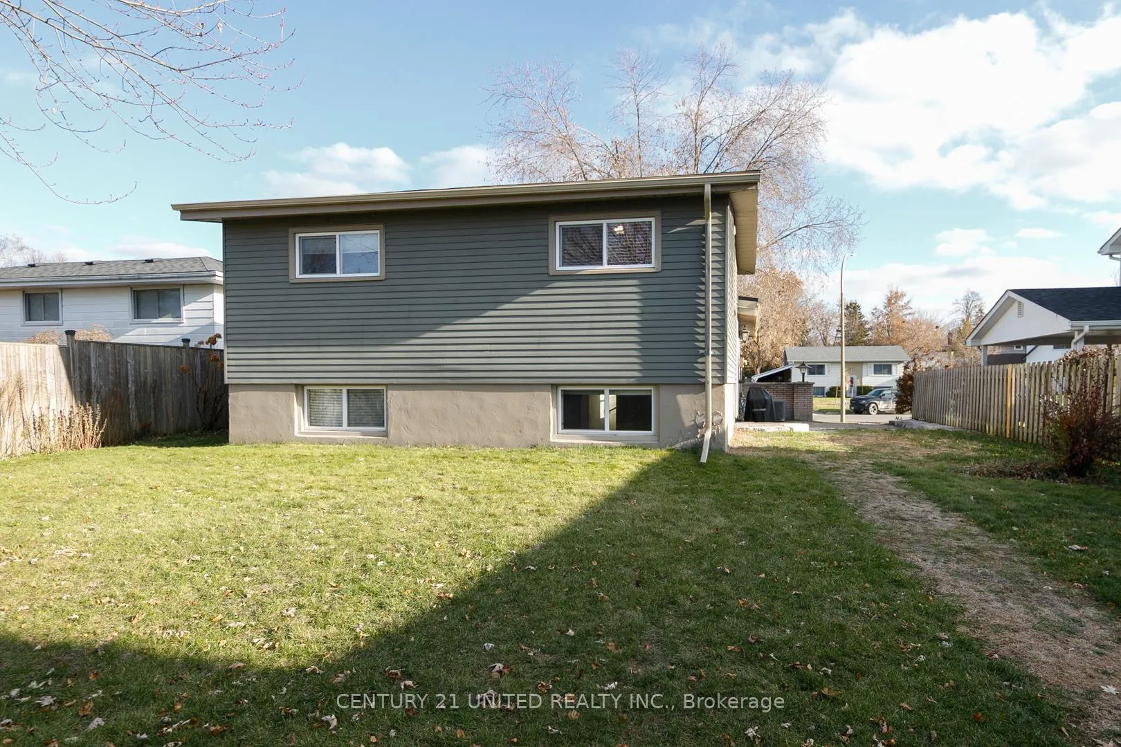 Photo 31 of 1002 Albany Court, Peterborough, Ashburnham Ward 4 — HOMEH