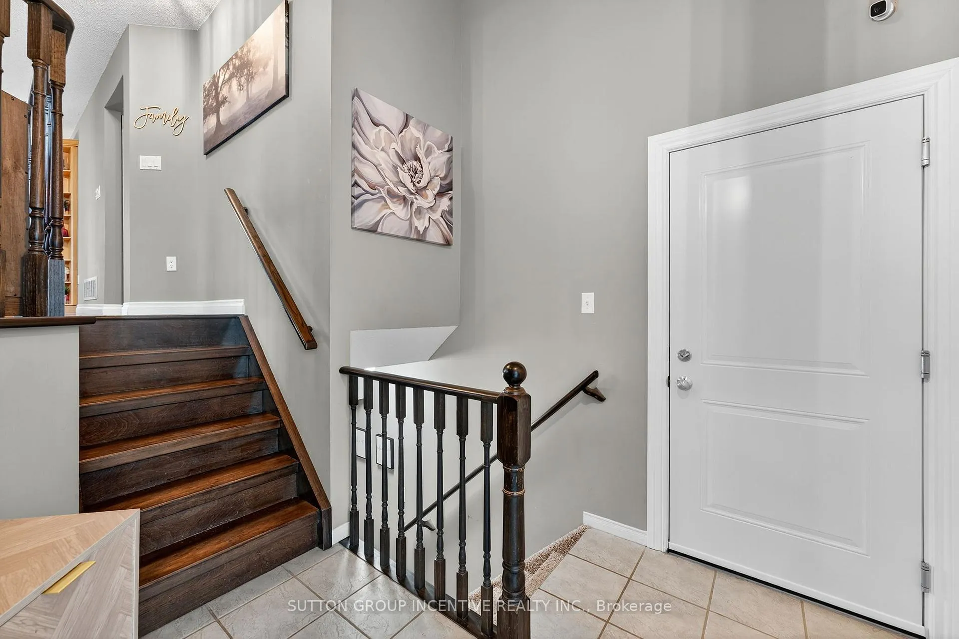 Photo 4 of 124 Hanmer Street E, Barrie, East Bayfield — HOMEH