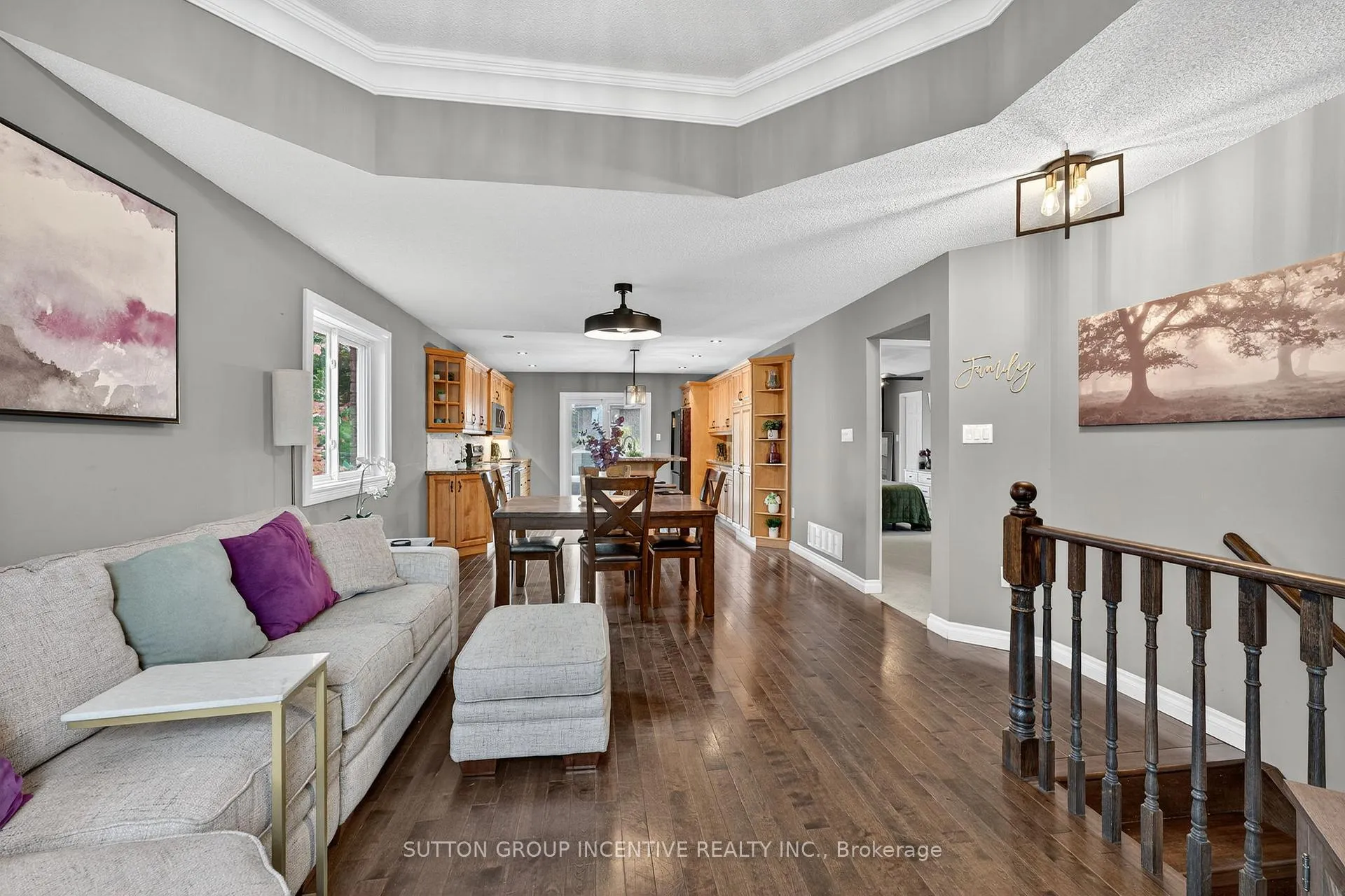 Photo 8 of 124 Hanmer Street E, Barrie, East Bayfield — HOMEH