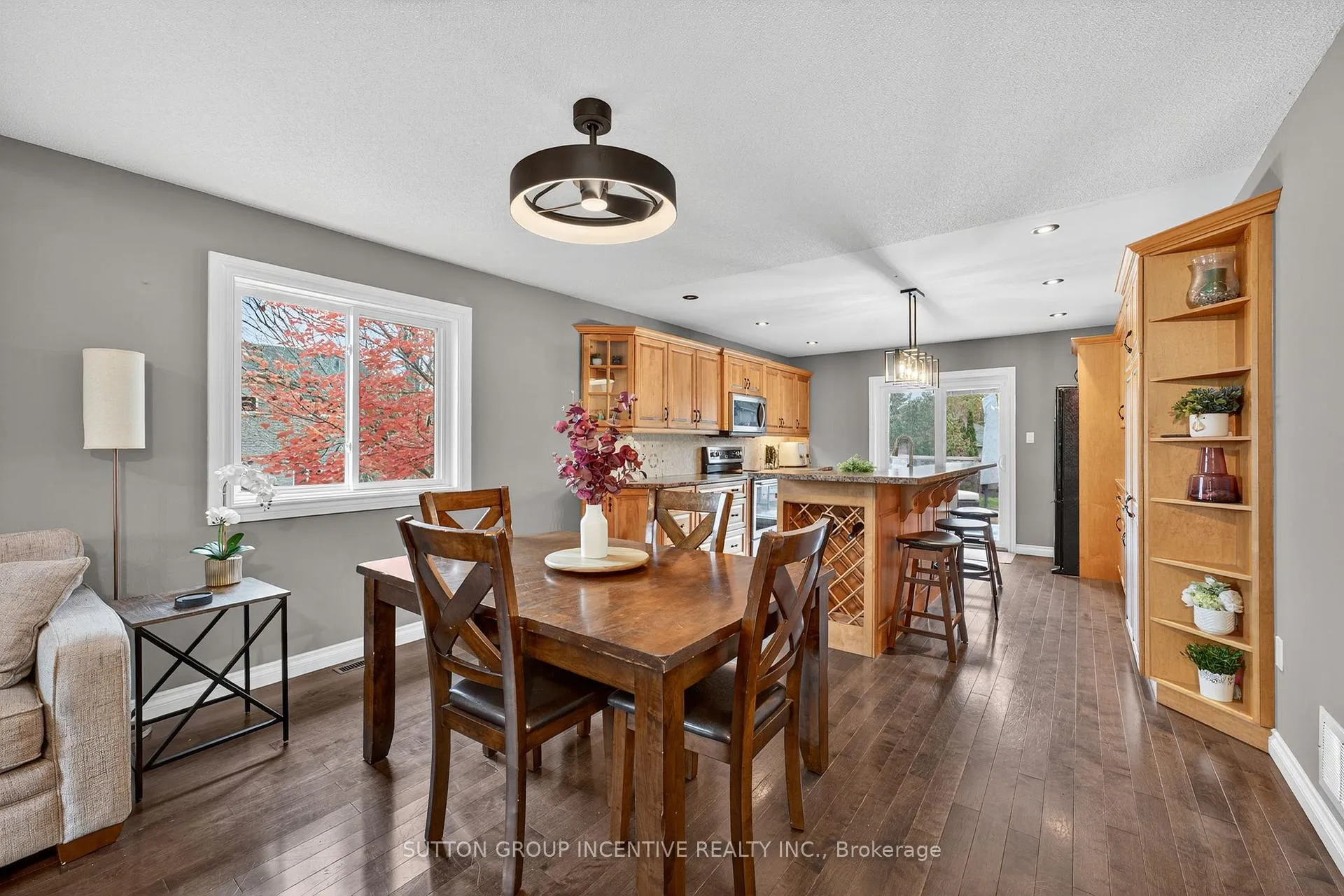 Photo 10 of 124 Hanmer Street E, Barrie, East Bayfield — HOMEH