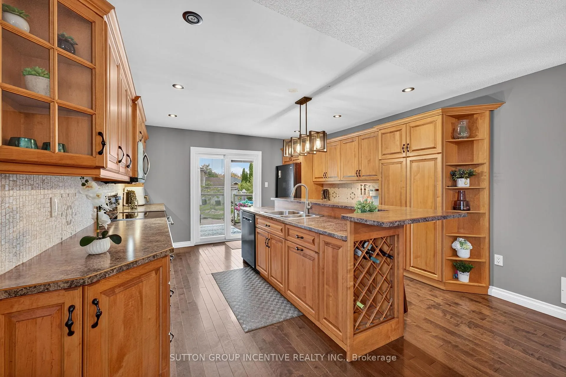 Photo 12 of 124 Hanmer Street E, Barrie, East Bayfield — HOMEH