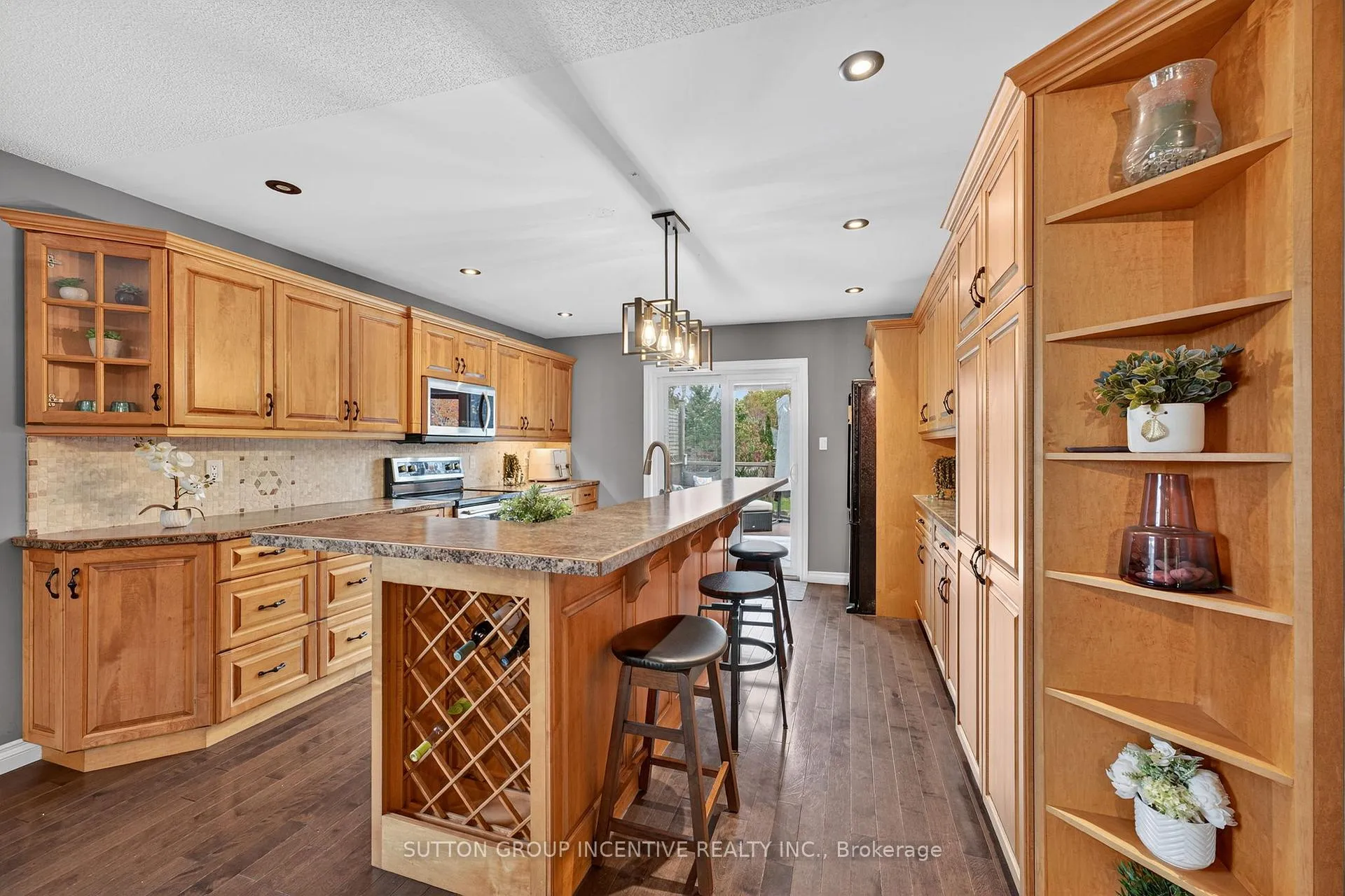 Photo 13 of 124 Hanmer Street E, Barrie, East Bayfield — HOMEH