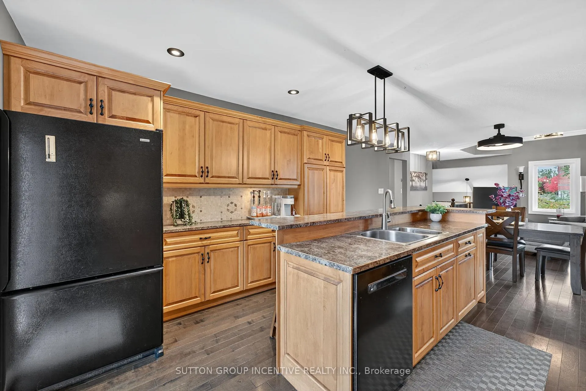 Photo 14 of 124 Hanmer Street E, Barrie, East Bayfield — HOMEH