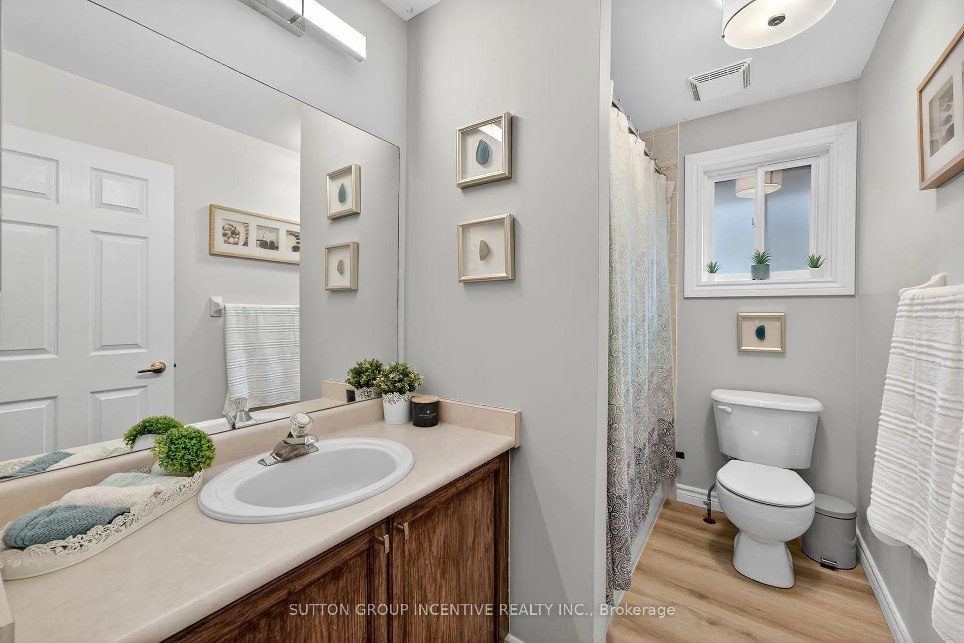 Photo 23 of 124 Hanmer Street E, Barrie, East Bayfield — HOMEH
