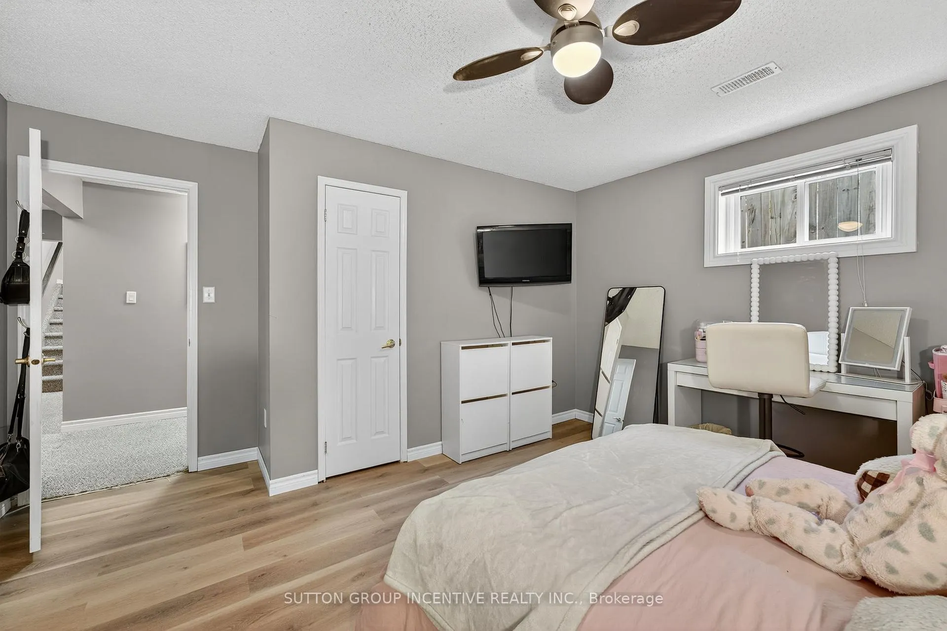 Photo 29 of 124 Hanmer Street E, Barrie, East Bayfield — HOMEH
