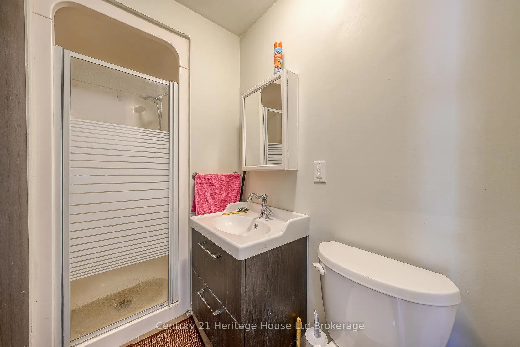 Photo 5 of 302 Chapel Street, Norfolk, Simcoe — HOMEH