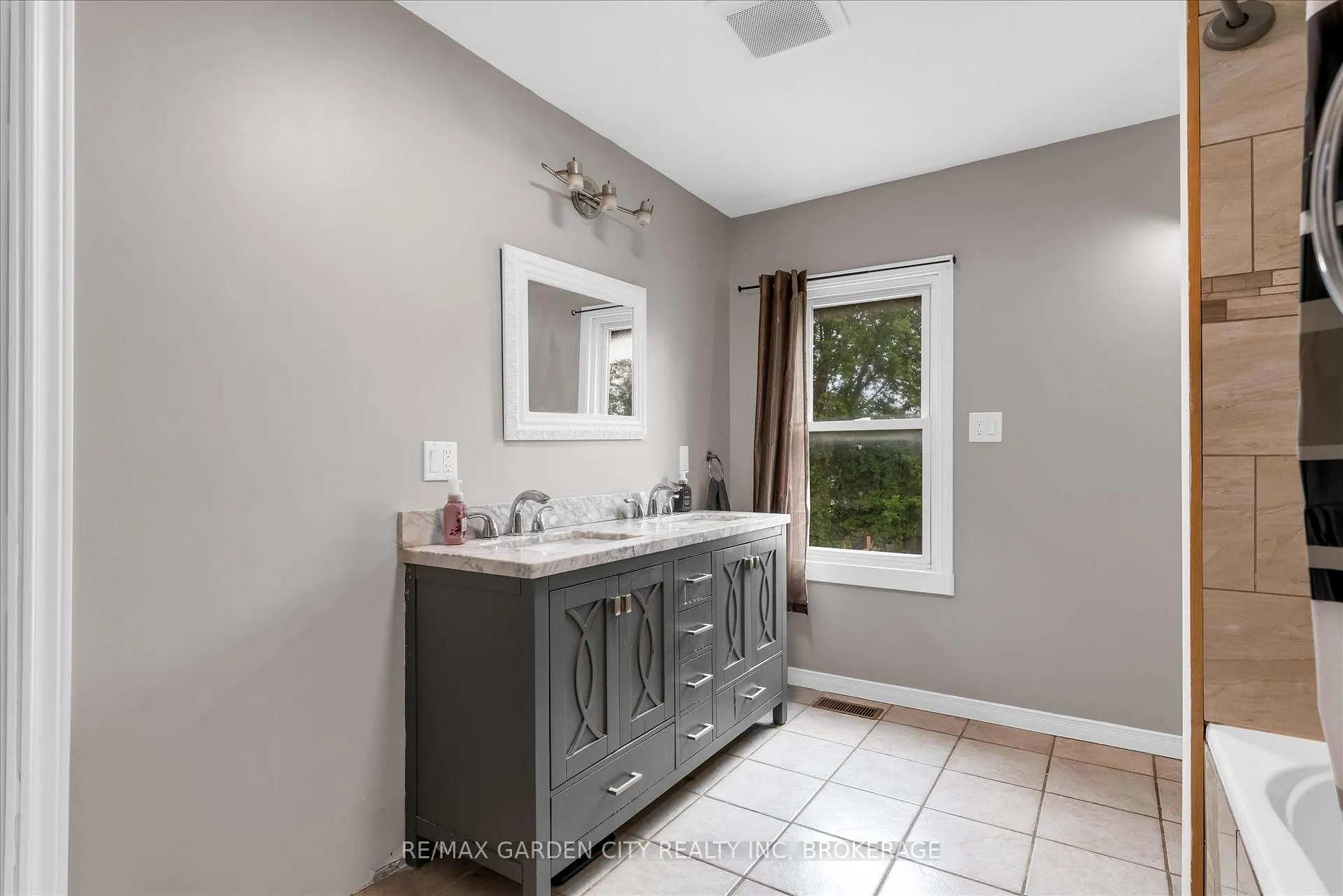 Photo 20 of 167 Durham Street, Port Colborne, East Village — HOMEH
