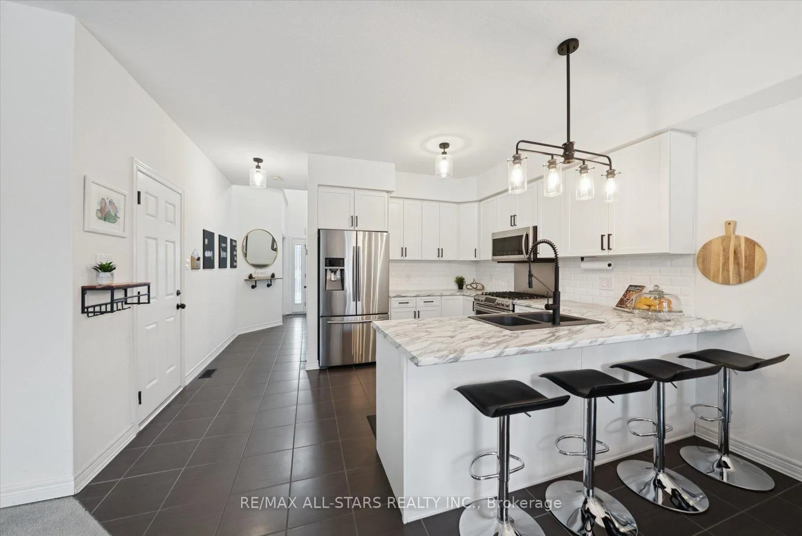 Photo 11 of 20 Carleton Trail, New Tecumseth, Beeton — HOMEH