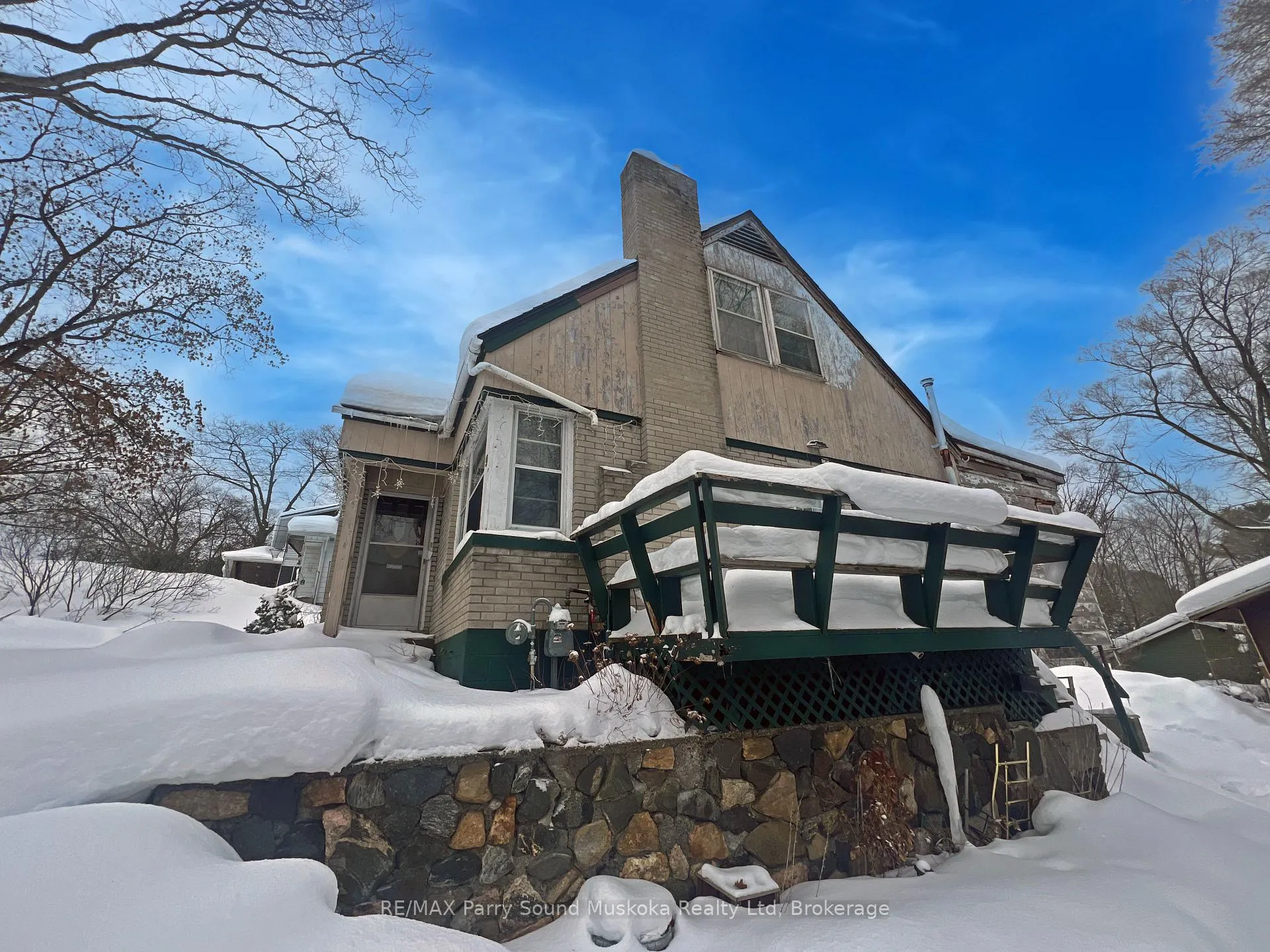 Photo 3 of 9 Wood Street, Parry Sound — HOMEH
