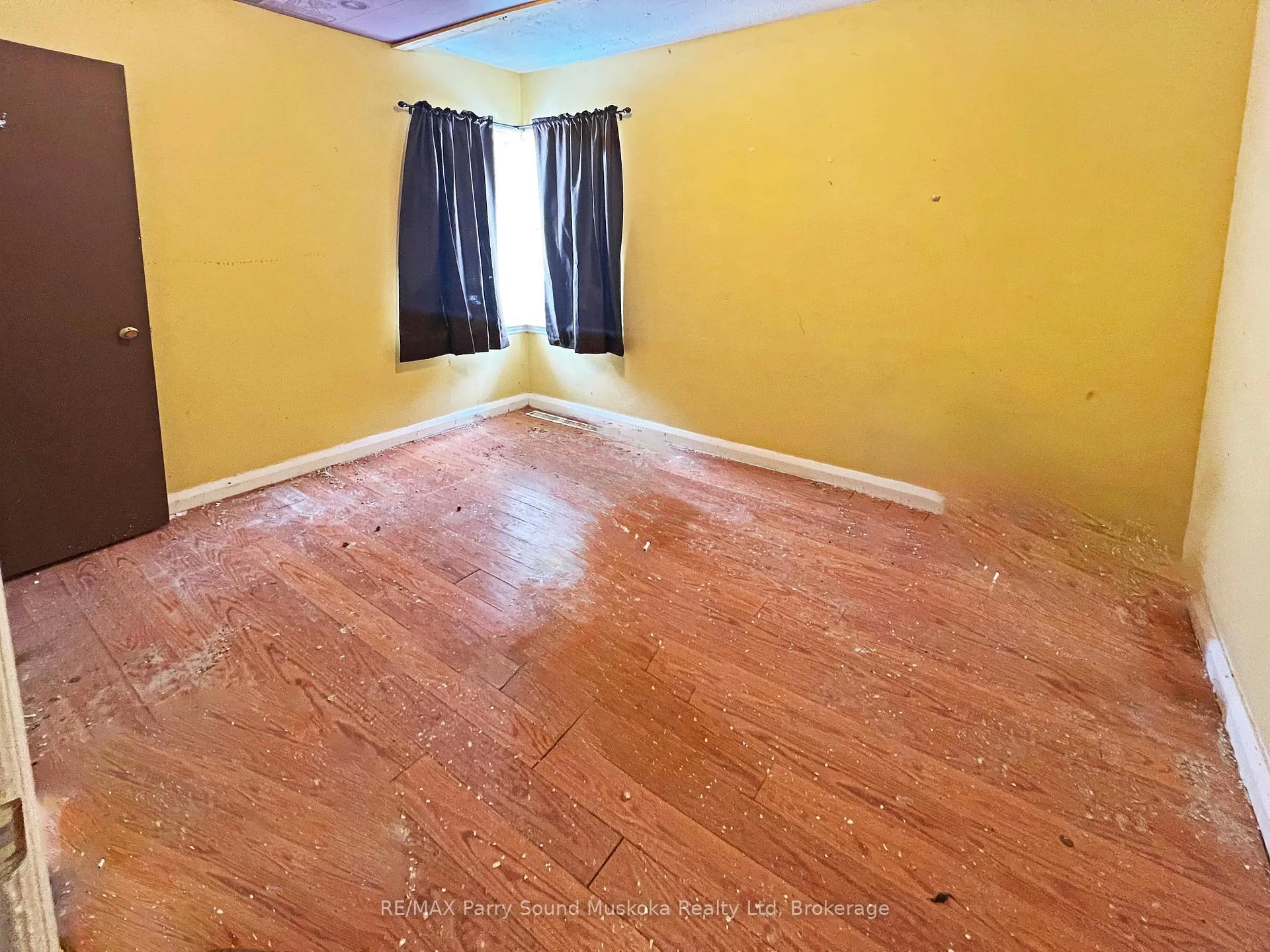 Photo 11 of 9 Wood Street, Parry Sound — HOMEH