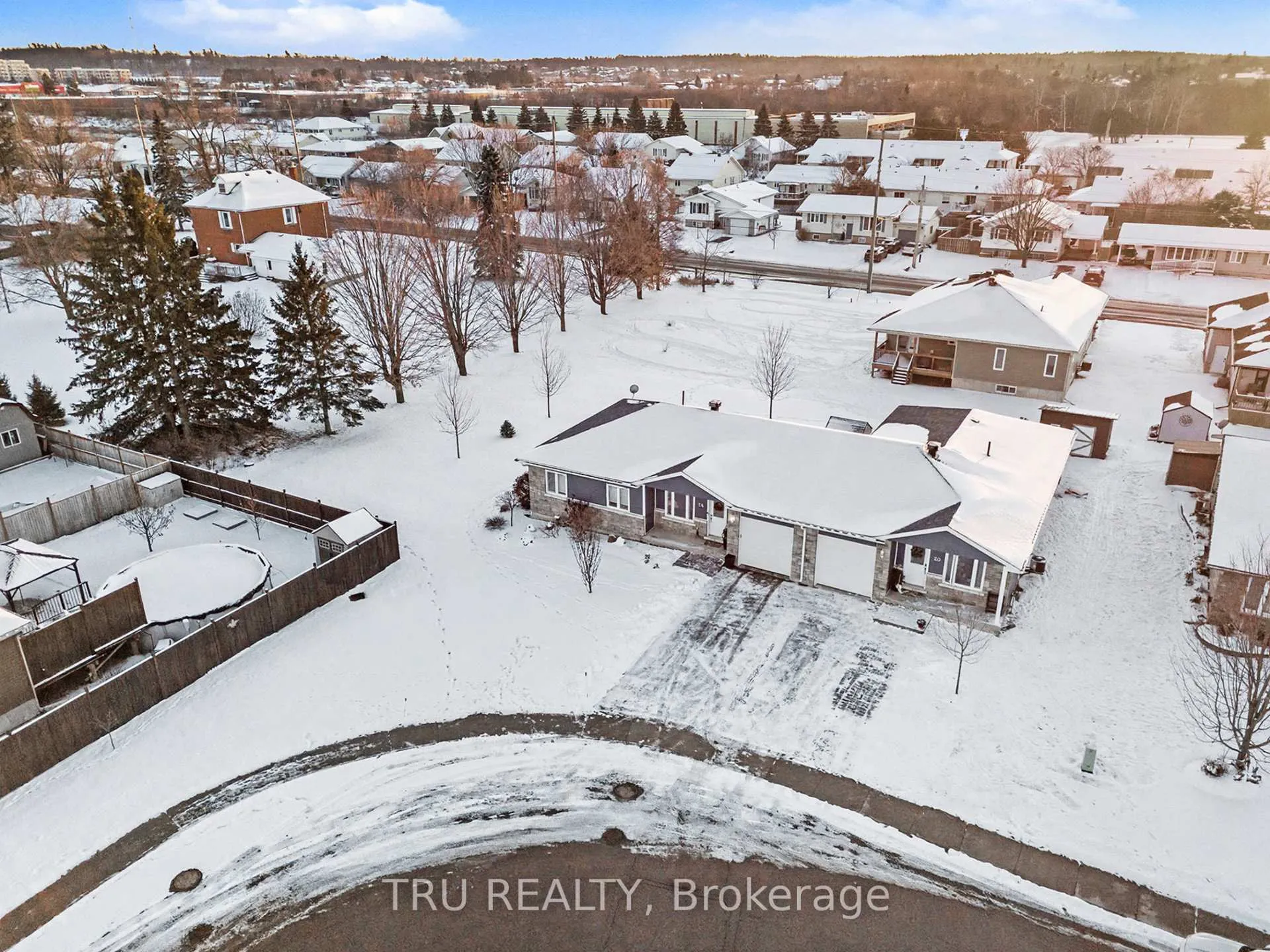 Photo 2 of 24 Otteridge Avenue, Renfrew — HOMEH