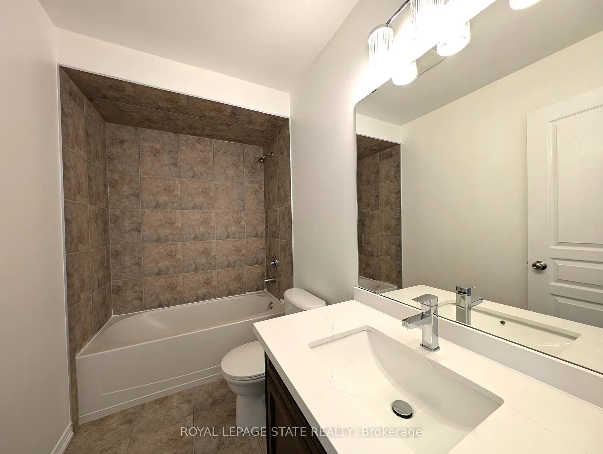 Photo 14 of 175 Penny Lane, Hamilton, Stoney Creek Mountain — HOMEH