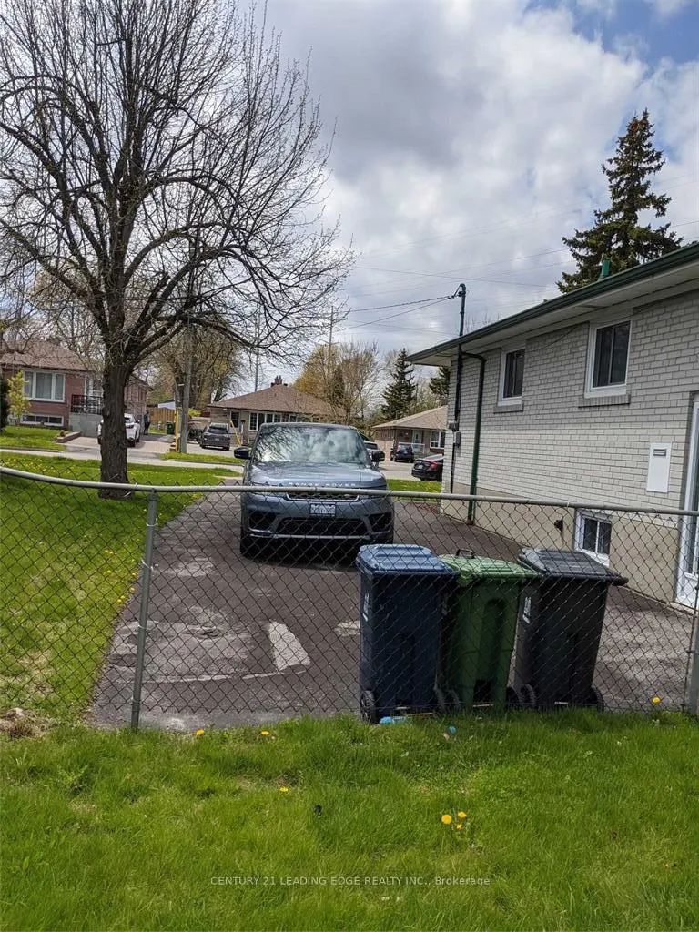 Photo 14 of Unit Upper, 147 Pandora Circle, Scarborough, Woburn — HOMEH