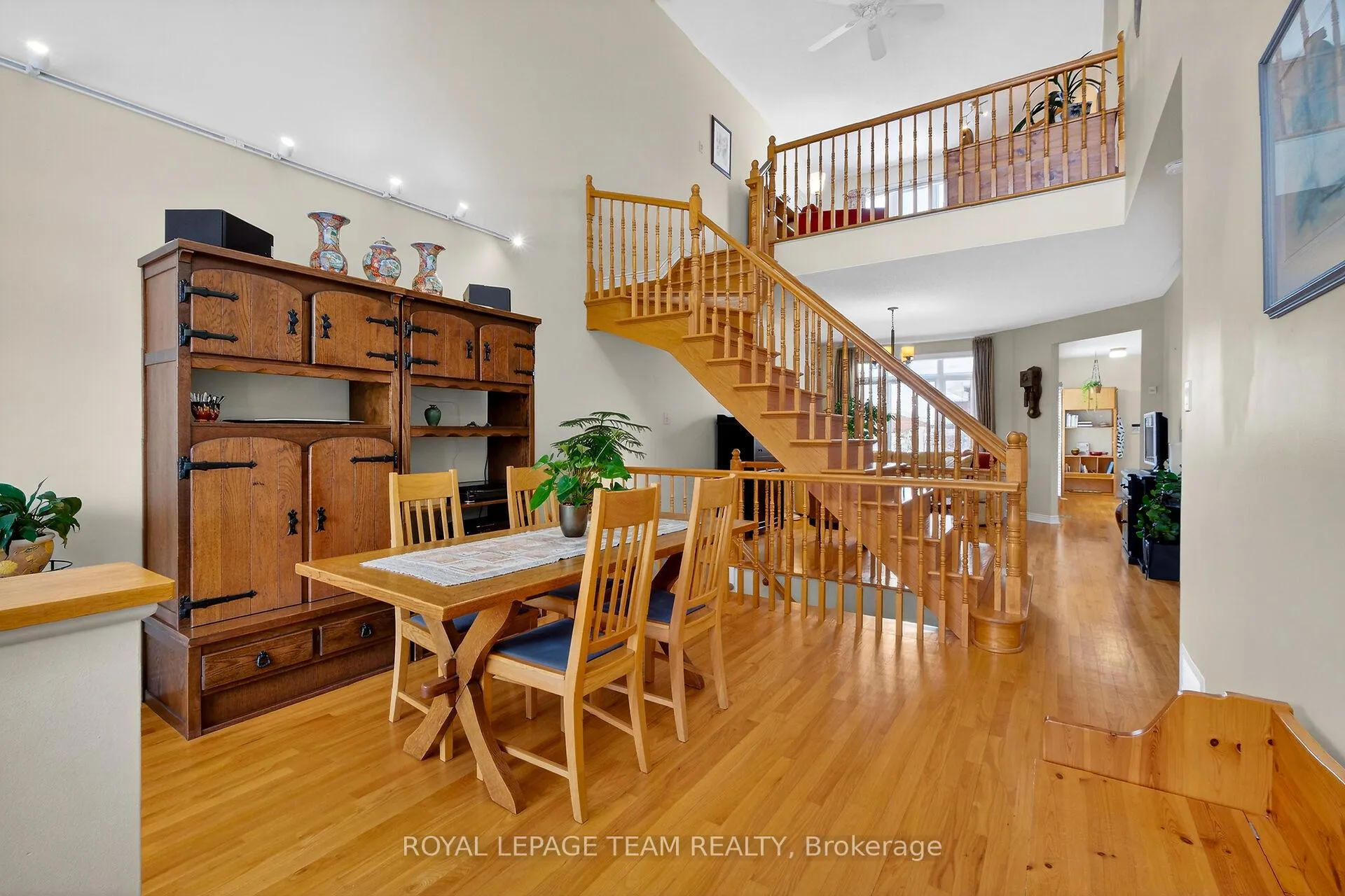 Photo 2 of 52 Great Oak Private, Ottawa, Riverview Park — HOMEH